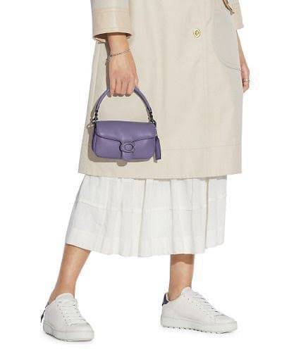 Coach Pillow Tabby Shoulder Bag 18 หนัง nappa หนานิ่ม นุ่มมากๆ รุ่นใหม่ล่าสุดค่ะ! พร้อมโลโก้รุ่นใหม่ด้วยเช่นกัน เพิ่มความหรู ดูดีเข้าไปอีกค่ะ เปิดปิดกระเป๋าแบบกระดุมแมาเหล็ก ภายในมีช่องใส่ของสองช่อง; สามารถใส่กระเป๋าเงินใบสั้นได้;พาสปอร์ตได้;มือถือได้ ค่ะ