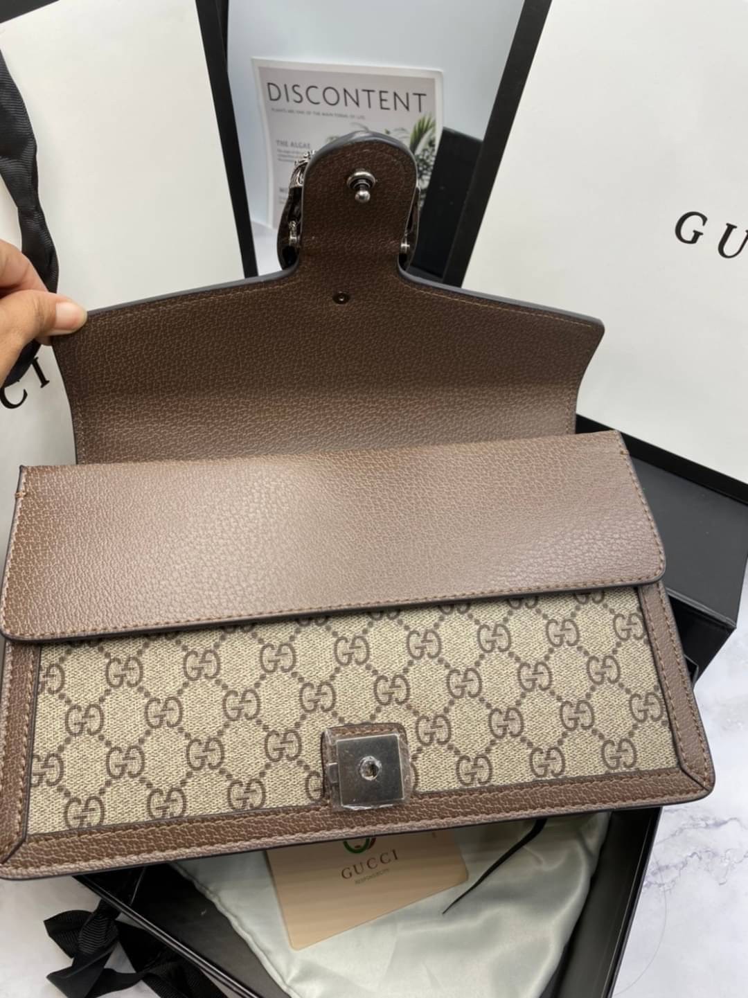 GUCCI Dionysus GG Top Handle Bag กระเป๋าสะพายไหล่ พร้อมหูจับในตัว ดีไซน์ให้ใช้งาน และพกพาได้สะดวกขึ้น ดึงดูดและสะกดสายตา รุ่นหายาก ที่สาวๆตามล่า!!