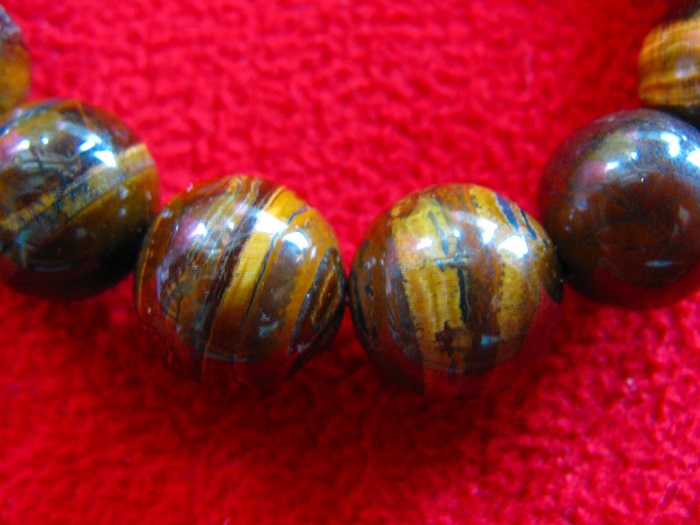 สร้อยข้อมือหินตาเสือ(คุ้มครอง)แบบใหญ่ค่ะ