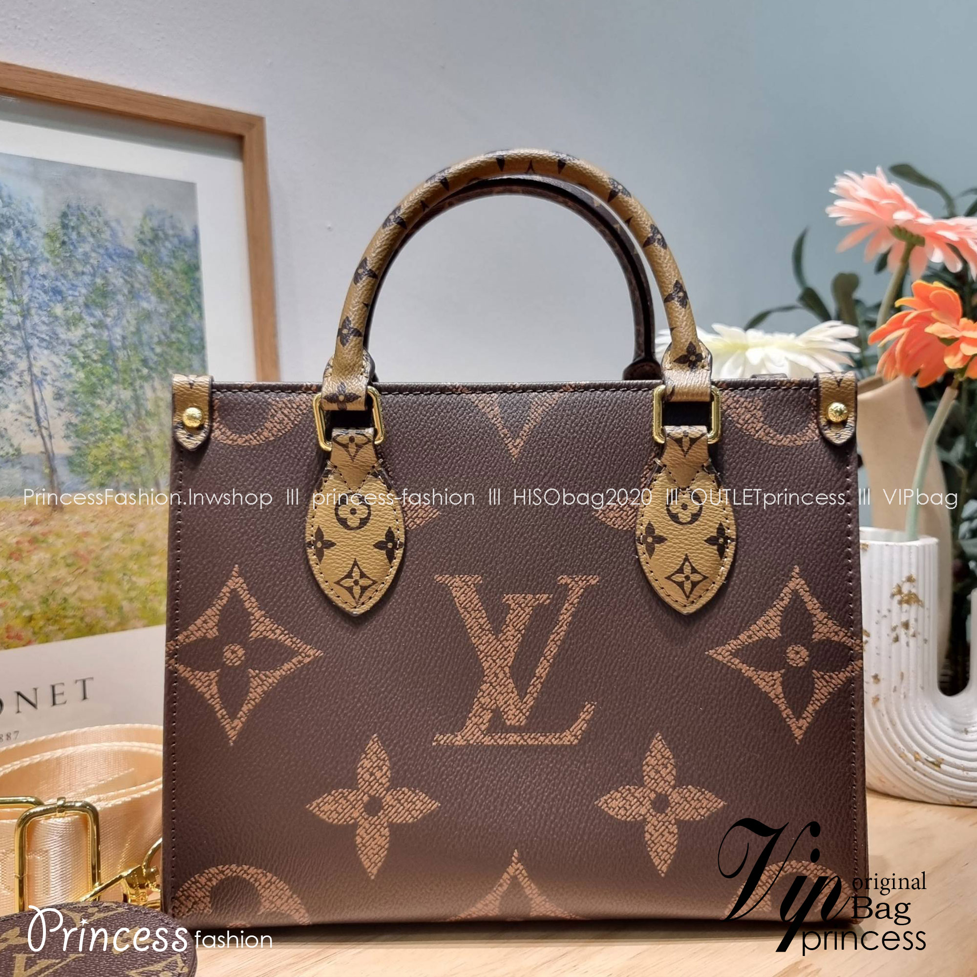LV OnTheGo PM monogram tote bag / LV Tote Bag กระเป๋าทรงโท้ทที่ใครเห็นต้องเป็นคลั่งรัก ยอดฮิต คลาสสิค ผู้ดี หรูหราได้ทุกลุค ทุกสไตล์ มาพร้อมหูจับในตัว คล้องแขนก็ดูแพง หรือจะเกี่ยวสายครอสสะพายก็อัพลุคได้เลย