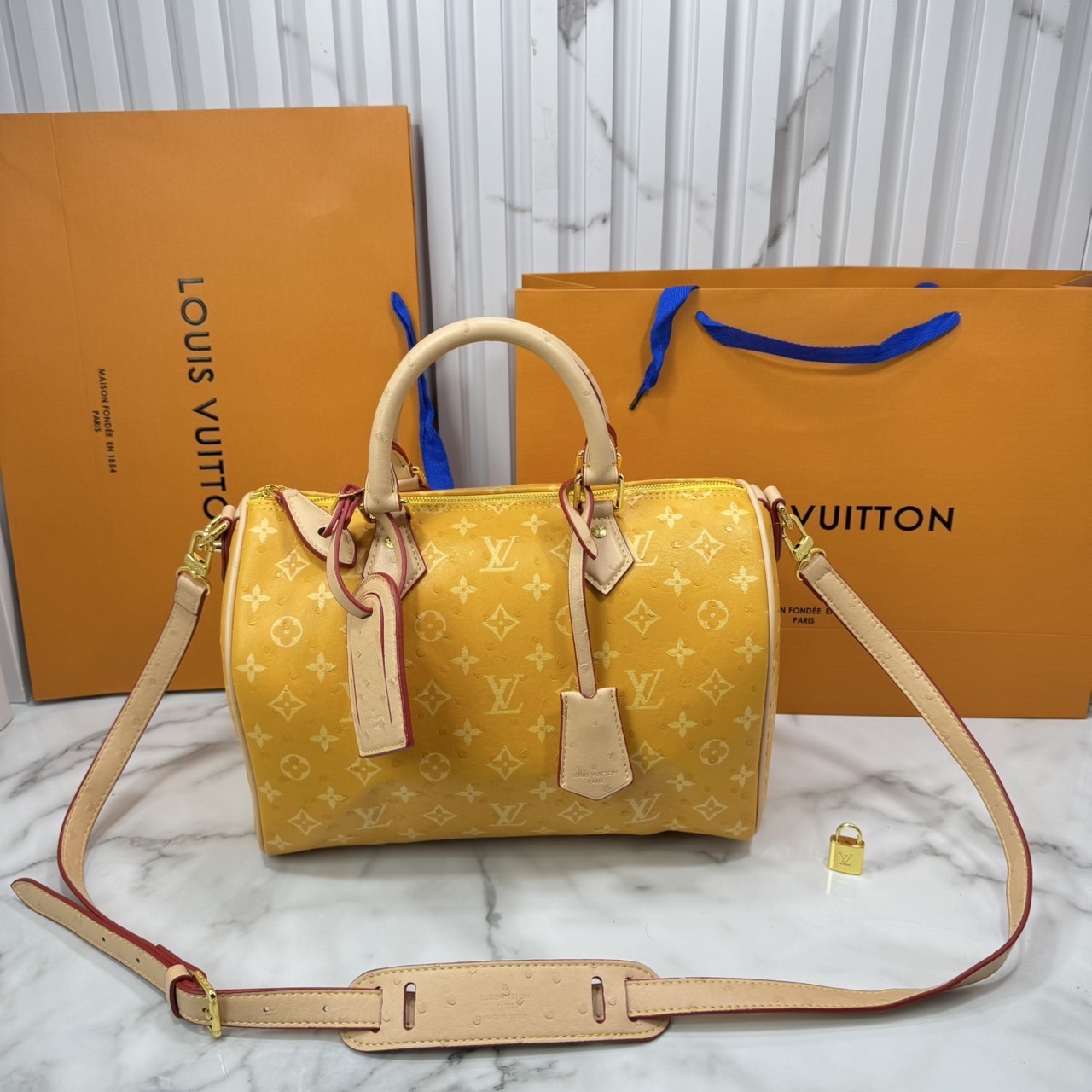 ORI หนังแท้ | LV Speedy P9 Bandoulière 30 Bag กระเป๋าสะพายทรงหมอนสปีดี้ใบใหญ่ คอลใหม่ล่าสุดหรูหราโดดเด่น แต่งลายนูนเพิ่มเท็กเจอร์เต็มใบ รูปทรงใช้งานง่ายสวยตลอดกาล