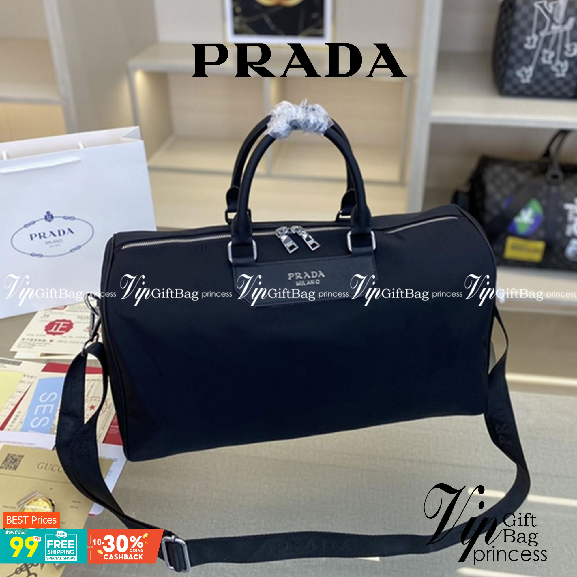 กระเป๋าเดินทาง อีกรุ่นขายดี!!! ของมันต้องมี♡ มาใหม่กับงานพรีเมียมกิฟท์แบรนด์ PRADA กระเป๋า TRAVEL BAG ใส่ของได้เยอะมาก ไปต่างประเทศได้สบายคะ หมดห่วง ตัวกระเป๋าทำจากผ้า NyYLON อย่างดี สามารถกันน้ำได้ ทรงสวยมากคะ มีความอยู่ทรงในระดับนึงด้านหลังมีช่อง