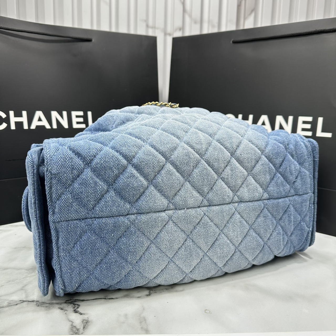 ORI หนังแท้ | 30cm CHANEL 25 Denim Handbag กระเป๋าสะพายทรงโฮโบเดนิม คอลใหม่ล่าสุด ต้อนรับฤดูกาล SPRING-SUMMER 2025 รูปทรงใช้งานได้จริง จุของได้ ถือเก๋ๆ เอวี่เดย์ลุค