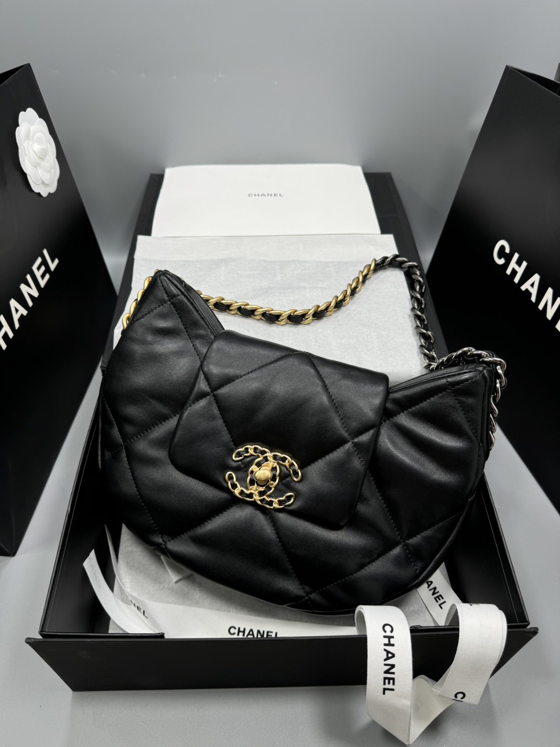 CHANEL 19 Hobo Bag Black Mixed Metal Hardware กระเป๋าสะพายหนังแท้ เกรดออริ ท็อป สลับแท้ 1:1 ผ่านทุก ตม ใช้งานต่างประเทศได้