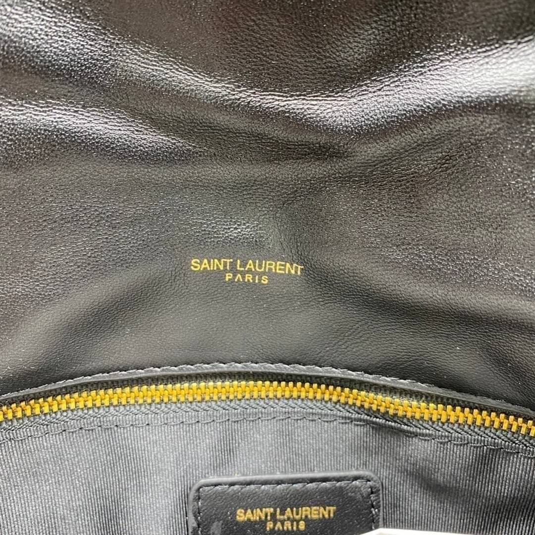 28cm YSL PUFFER SMALL CHAIN BAG IN QUILTED / Yves Saint laurent puffer small chain bag in quilted กระเป๋าสะพายรุ่นยอดนิยม ทรงสวย ใช้ได้บ่อยไม่มีเบื่อ วัสดุหนังสัมผัสนิ่มมือ ดีไซน์เรียบหรู