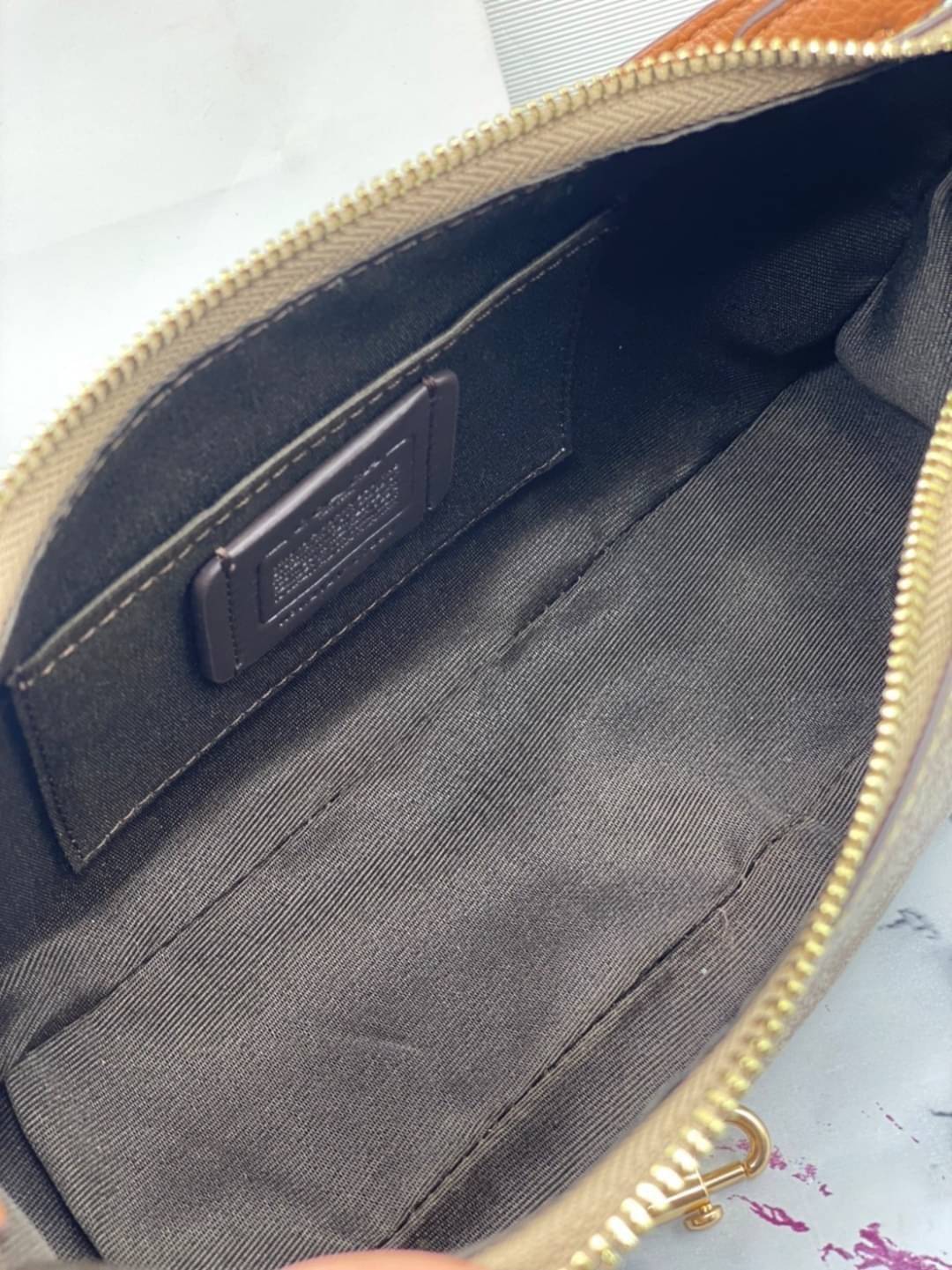 COACH Pennie Shoulder Bag In Signature Canvas พร้อมส่งที่ไทย