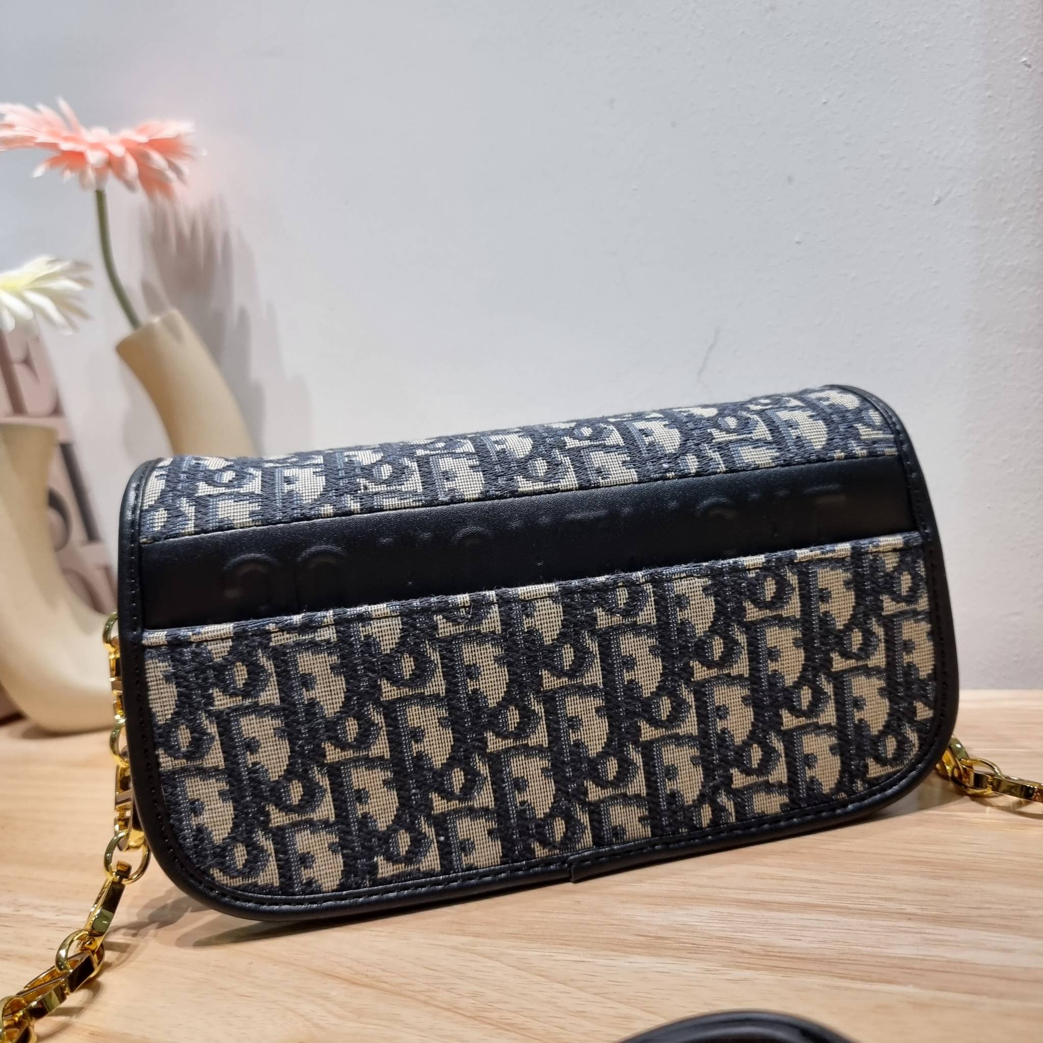 DIOR 30 MONTAIGNE AVENUE BAG สวยหรู ดีเทลแพง ต้องยกให้ไอเท็มนี้เลย กับกระเป๋าสะพายข้าง