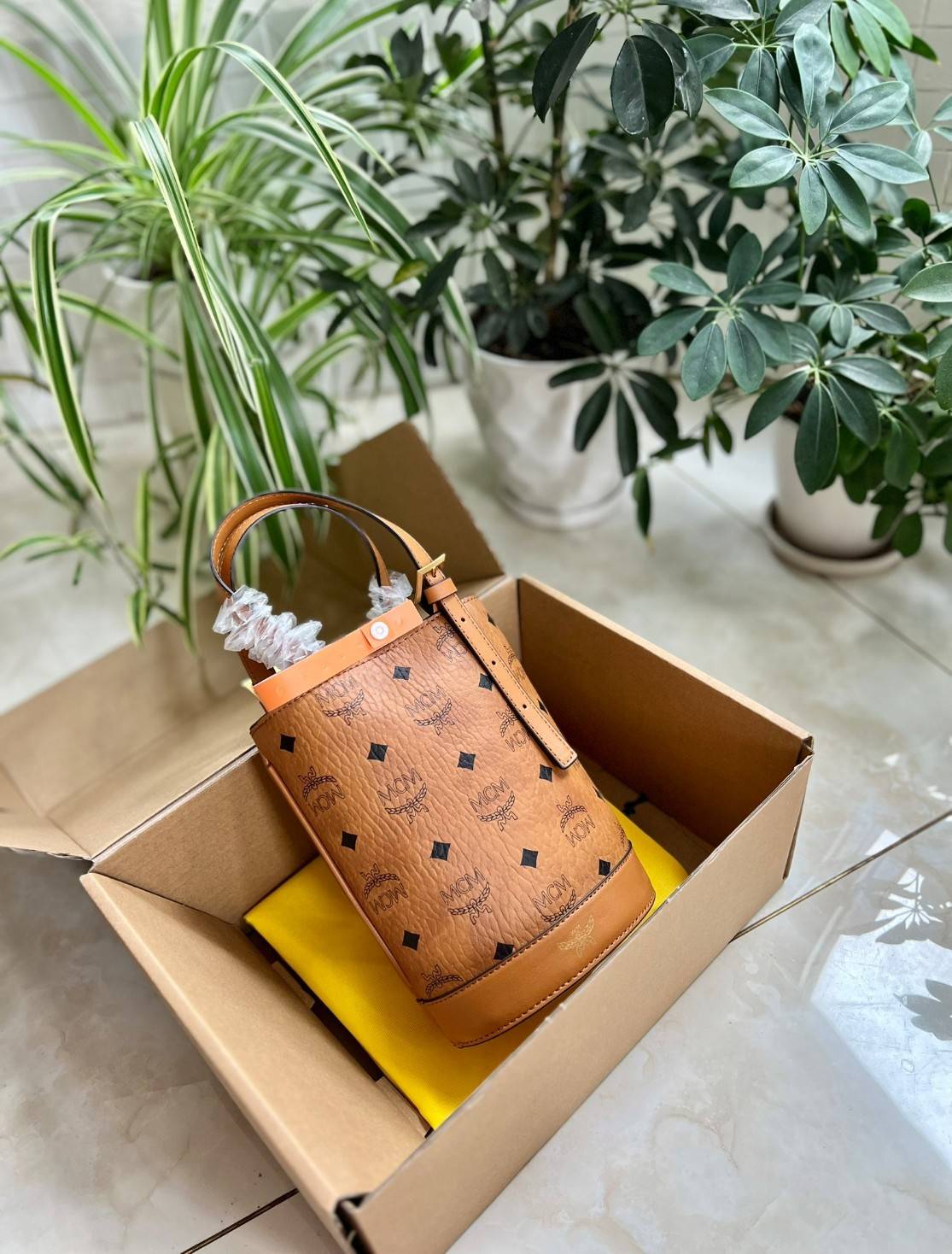 M.C.M AREN BUCKET TOTE IN VISETOS กระเป๋าทรงบัคเก็ต ขนาดกำลังสวย ไอเท็มใหม่ เกรดท็อปออริ 1:1 สลับแท้