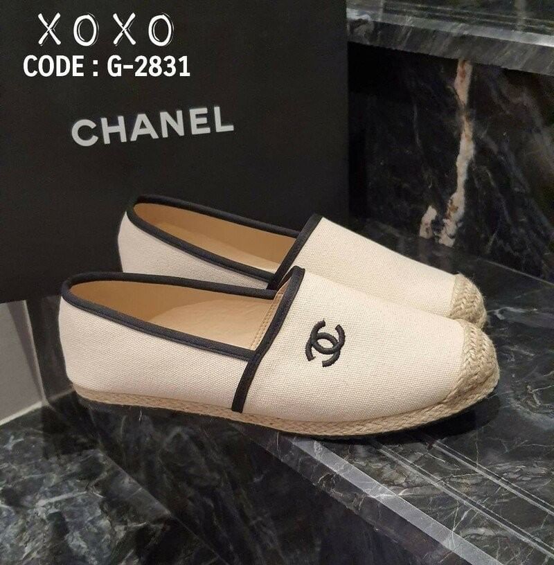 Chanel รองเท้าคัชชู ผ้าแคนวาส เรียบ สวย หรู ปักโลโก้แบรนด์ด้านข้าง หน้ากว้าง ใส่สบาย น้ำหนักเบา แมทส์ชุดง่าย
