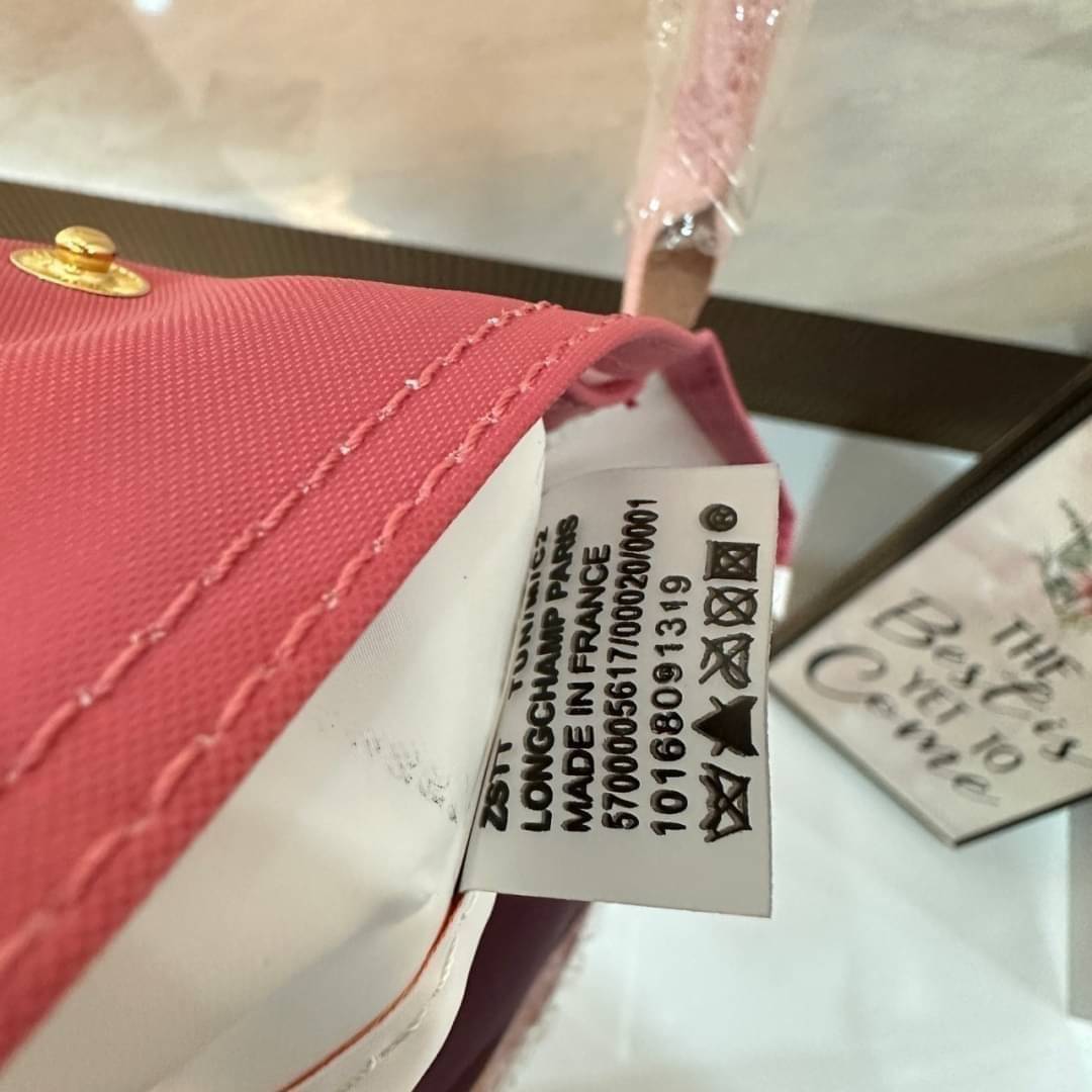 LONGCHAMP LE PLIAGE RE-PLAY TOP HANDLE BAG สินค้ารุ่นลิมิเต็ด collection สุดปัง ซื้อใบเดียวเหมือนได้2 ใบ กระเป๋าสะพายแนวตั้งที่กว้างขวาง มีเอกลักษณ์เฉพาะตัวแต่มีดีไซน์ที่น่าดึงดูด