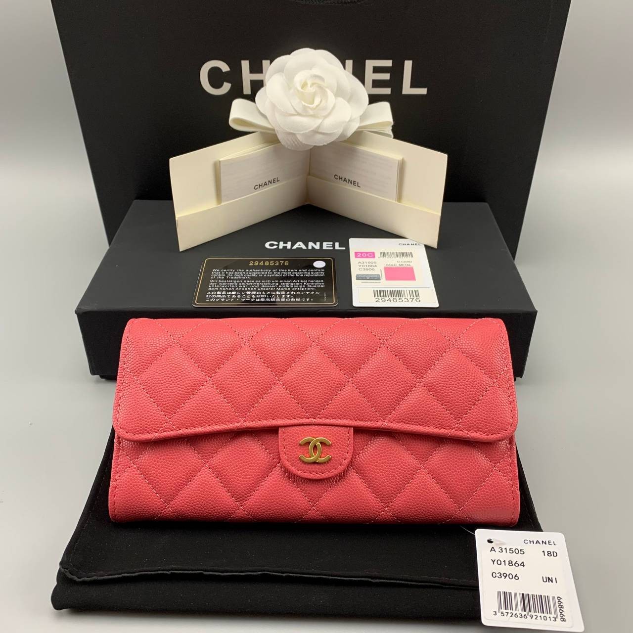 CHANEL LONG WALLET งานหนังแท้คาเวียร์สวยหรู โทนสีหวาน กระเป๋าสตางค์ใบยาวไอเท็มแนะนำ ใช้งาน ตทป ได้ สวยคลาสสิคไม่มีเอ้าท์ หนังแท้ใช้งานได้ทน ยิ่งใช้ยิ่งสวย ภาพถ่ายจากสินค้าจริง มาพร้อมกล่องแบรนด์ พร้อมส่งที่ไทย Must Have ค่ะ!