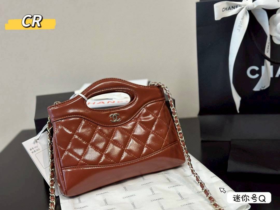 Chanel 31 Mini Shopping Bag กระเป๋าสะพายพร้อมหูจับในตัวทรงสวยมาก ขนาดกำลังดี ปุ๊กปิ๊กน่ารัก ใช้งานสะดวก