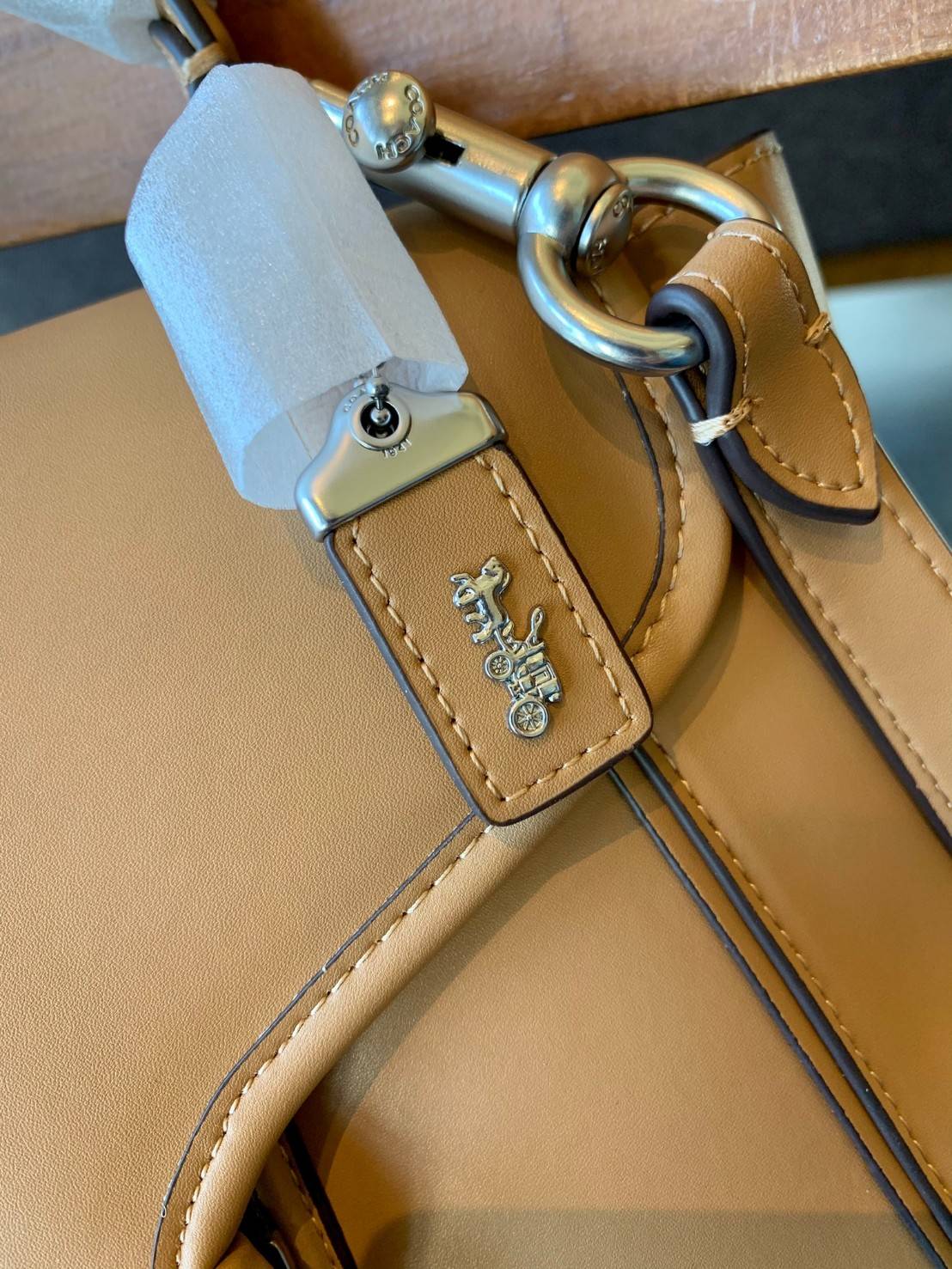 COACH COURIER CARRYALL 23 IN COLORBLOCK SIGNATURE CANVAS พร้อมส่ง 7 แบบ พร้อมส่ง ลุคดูไฮสุดๆค่ะ! กระเป๋าสะพายหนังหรูหราและคลาสสิค หนังแท้ชั้นดีที่สุด น้ำหนักเบา หนังสวยมากก สัมผัสแล้วหลงรักแน่นอนจ้าา😘