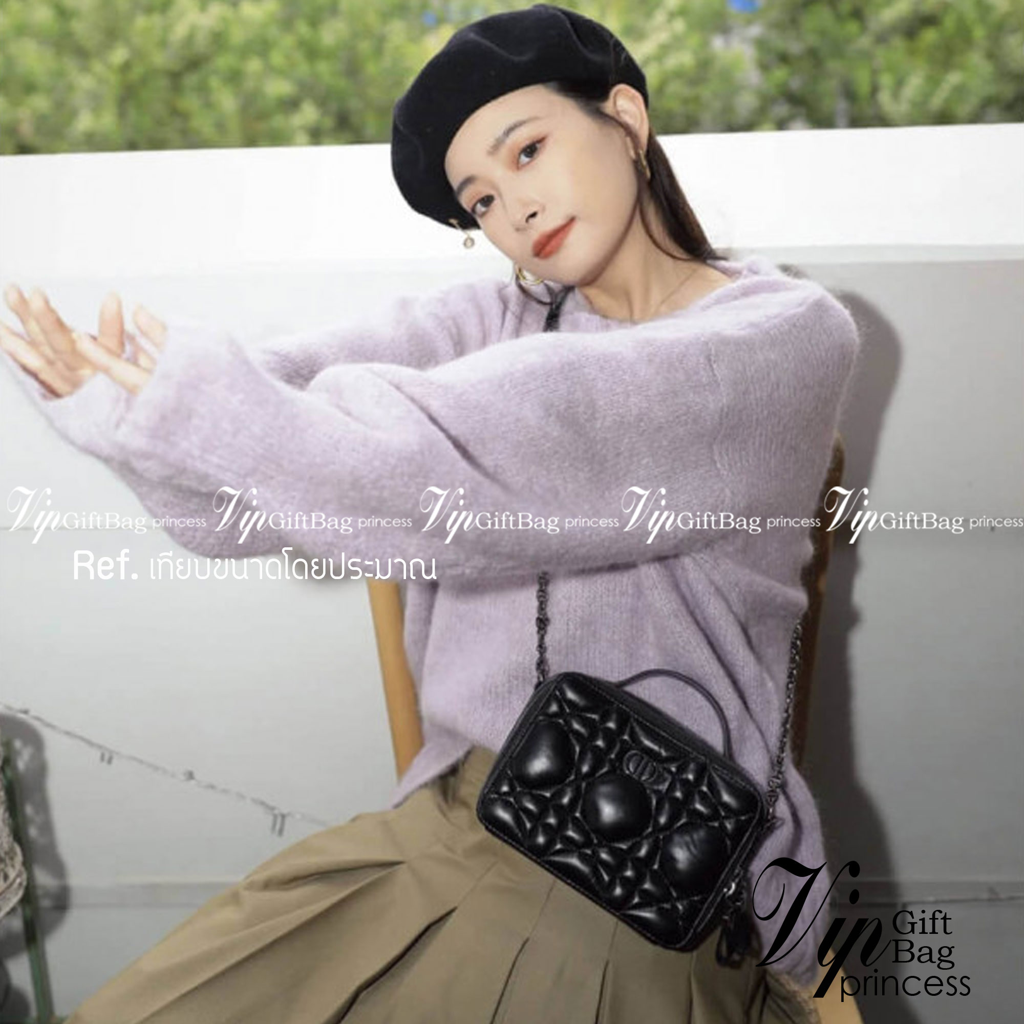 DIOR Caro Box Bag with Chain กระเป๋าสะพายทรงกล่อง หรูหรา ใช้งานง่าย ภายในเป็นช่องโล่ง มีช่องย่อย มาพร้อมสายสะพาย crossbody ถอดได้ ที่สามารถปรับใช้ได้หลากหลายสไตล์ เป็นสีที่ใช้งานได้ทุกโอกาส มาครบ box set ให้เก็บเป็นคอลเลคชั่นได้ ในราคาสุดคุ้ม จัดเลย!!