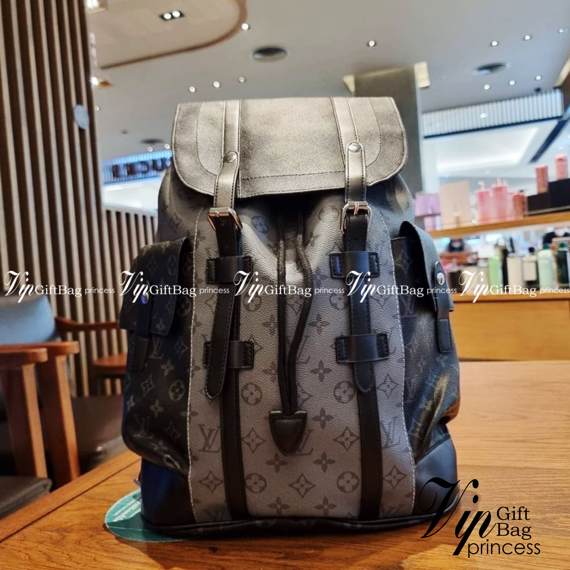 LV Christopher PM Monogram Eclipse Reverse เป้สะพายหลังใบใหญ่ LV MONOGRAM BACKPACK ที่หนุ่มๆตามหากันมากที่สุด LONG WEEKEND กระเป๋าใบใหญ่ต้องมี!! รุ่นสุดฮอต!! ด้วยรูปทรงที่คลาสสิค สไตล์เอกลักษณ์ วัสดุหนังแคนวาส ทนทาน
