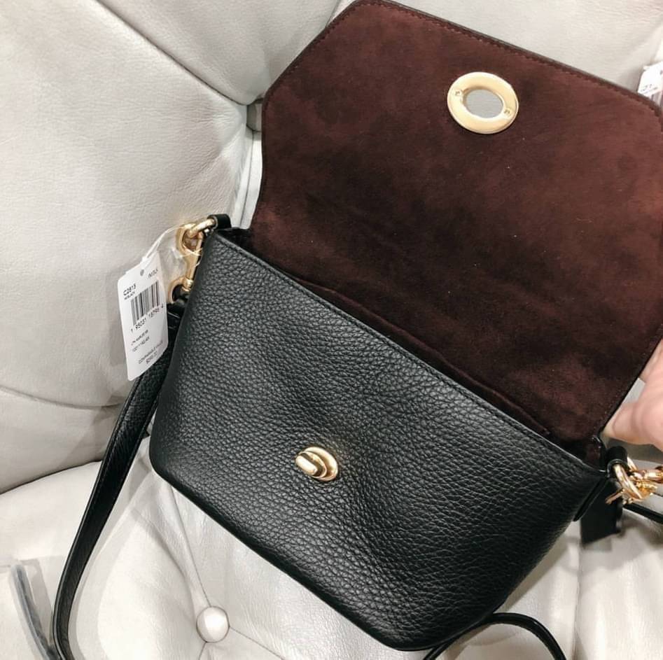 คอลเลคชั่นใหม่ ทั้งสวยทั้งคุณภาพค่ะ😘 COACH KARLEE CROSSBODY BAG 💐พร้อมส่ง ได้ไปไม่ผิดหวังแน่นอนค่ะ! สวยๆแบบคนดังระดับโลกกันค่าา กระเป๋าสะพายแบบครอสบอดี้ร์ หนังแท้นิ่มสวยงามมากๆค่ะ รูปทรงน่ารักกระทัดรัด เปิดปิดกระเป๋าแบบหมุนล็อค ภายในสามารถ