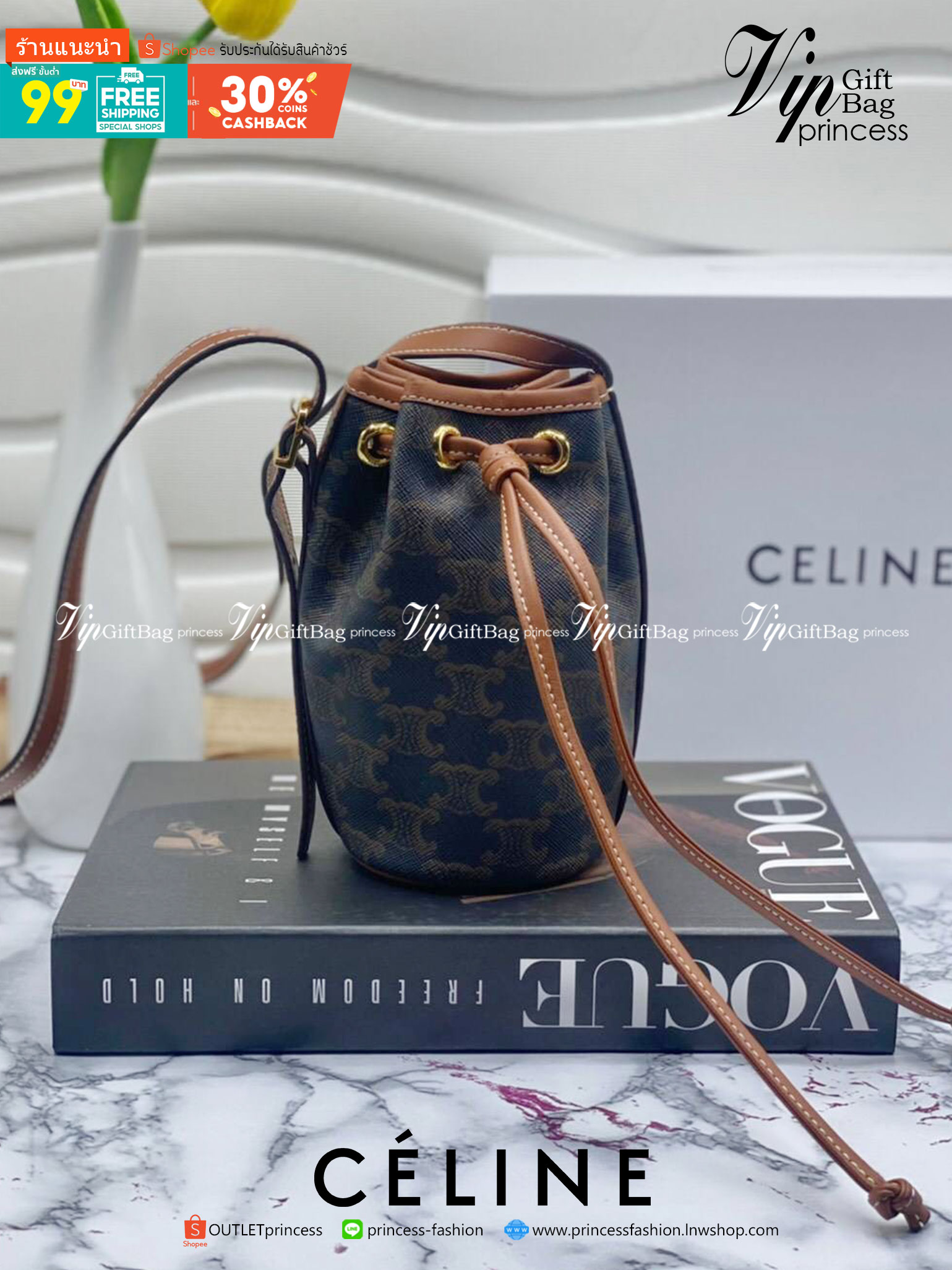 VIP 】หนังแท้ CELINE MINI DRAWSTRING BAG IN TRIOMPHE CANVAS AND CALFSKIN กระเป๋าทรงบัคเก็ตขนาดมินิน่ารัก ในรุ่นนี้ได้รับคำชื่นชมจากแฟชั่นกูรูทั้งหลาย เนื่องจากมีรูปทรงที่สุดแสนจะเรียบง่าย มีช่องใส่ของที่กว้าง ตัวกระเป๋าเป็นแบบหูรูด ช่วยให้เปิด-ปิดง่าย สะดว