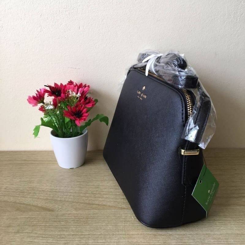 ของแท้ 💯% KATE SPADE CEDAR STREET MANDY BAG กระเป๋าสะพายรุ่นยอดนิยม สุดฮิต กระเป๋าขนาดน่ารัก วัสดุ saffiano ด้านหน้าประดับด้วยโลโก้แบรนด์สีทองสุดหรู