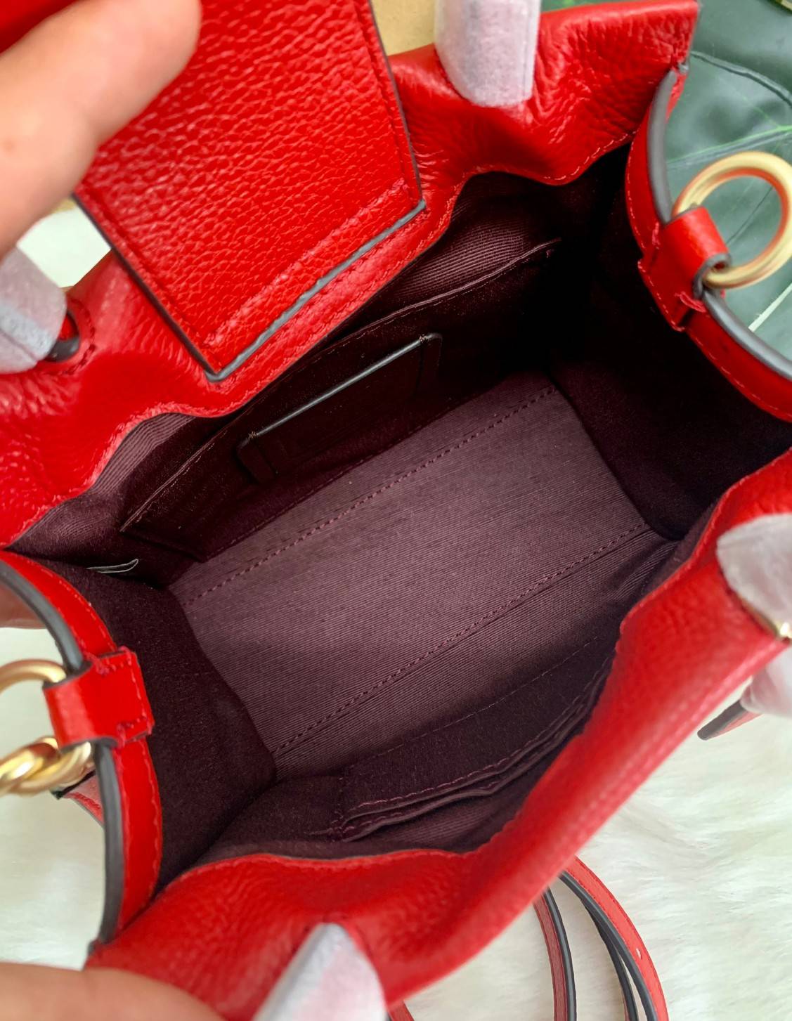 COACH MINI CALLY CROSSBODY IN SIGNATURE ((3599, 2184, 5693, 2134, 2183)) พร้อมส่งที่ไทยทันที! กระเป๋าสะพายครอสบอดี้ร์ กระเป๋าครอสบอดี้โท้ทมินิไซส์ รุ่นใหม่สุดฮอต!! ใบจริงคือน่ารักม้ากกกก!! สวยอยู่ทรง น่ารักน่าใช้ ทรงTote ปากกระเป๋าเปิดปิดแบบแม่เหล็ก ภายใน