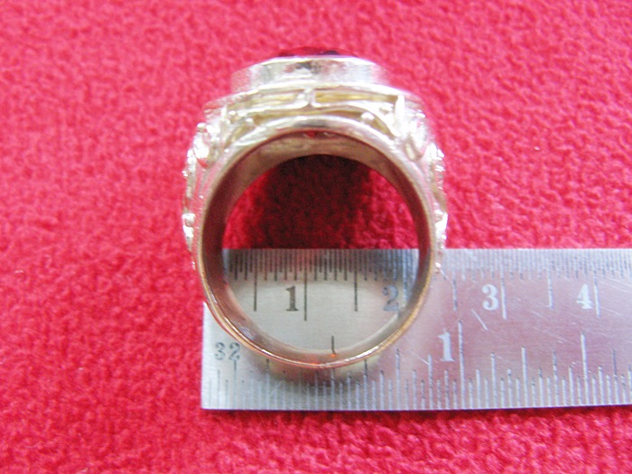 แหวนพลอยทับทิมแดงเนื้อทองขาวล้อมเพชร(ราศีกรกฎ)ค่ะ