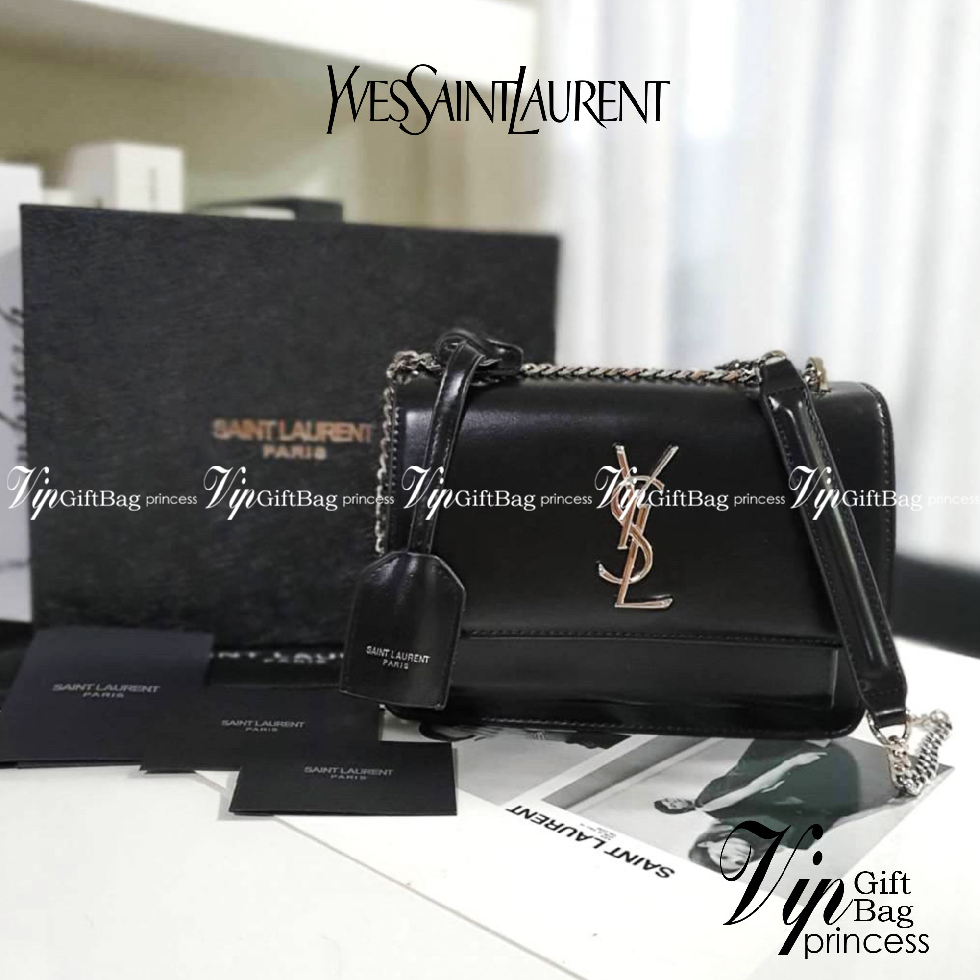 YVES SAINT LAURENT YSL BAG VIP GIFT WITH PURCHASE (GWP) พรีเมี่ยมกิ้ฟ Limited Edition จาก YSL DUTY FREE COUNTER วัสดุหนังแท้ Calfskin ทรงสี่เหลี่ยมหนังสวยหรูอยู่ทรงเปิดปิดด้วยกระดุมแม่เหล็ก ภายในโล่งมีช่องหลัก และช่องย่อยสามารถใส่มือถือของใช้จุกจิกได้เยอะ