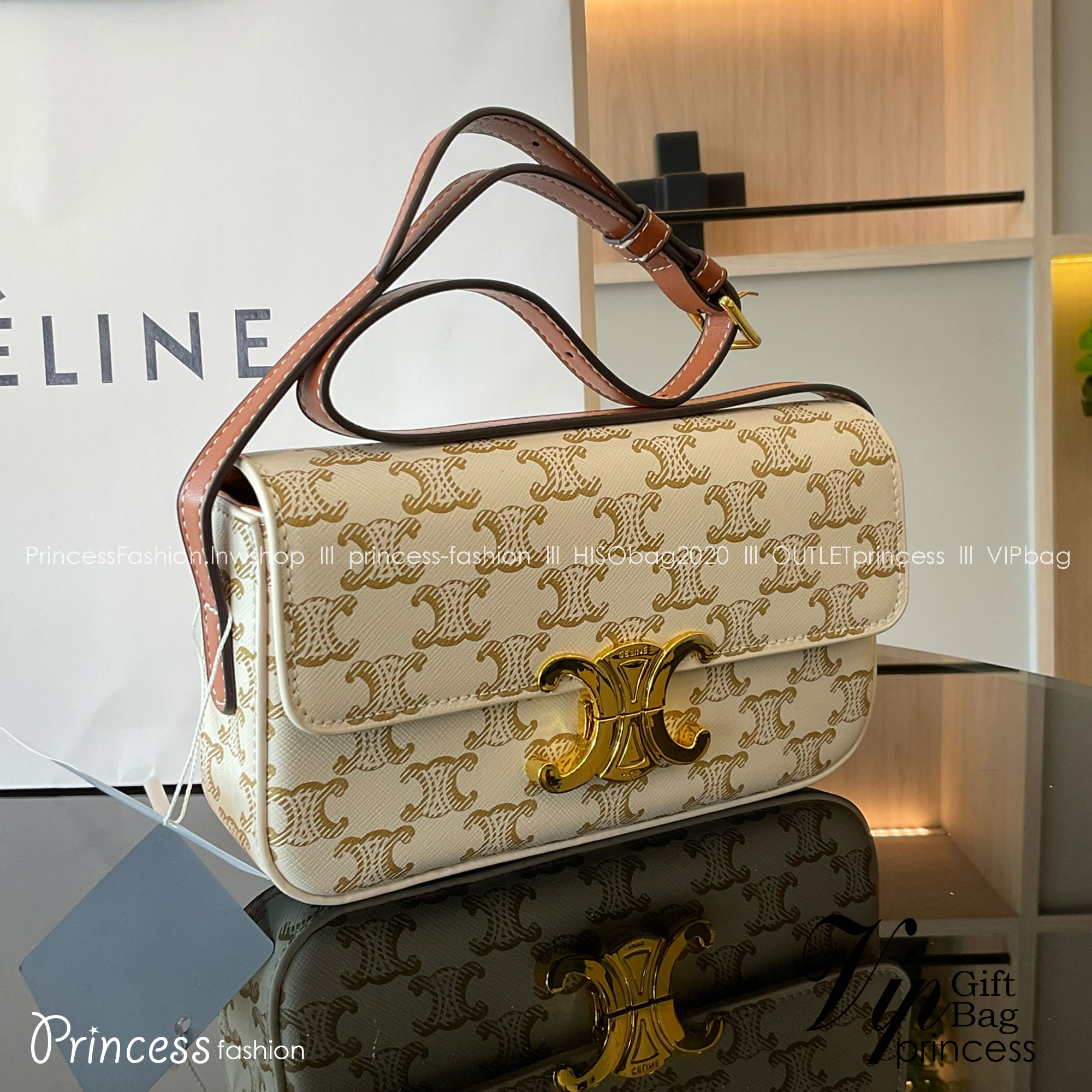 CELINE TRIOMPHE SHOULDER BAG งานหนังทั้งใบลายสวยหรู ด้านในเปิดด้วยด้วยที่บีบโลโก้อะไหล่ทอง จุของได้กำลังดี ใส่โทรศัพท์ กระเป๋าสตางค์ใบสั้น ของจุกจิกได้ เหมาะกับสาวๆในวันที่อยากสะพายชิลๆ ห้ามพลาดค่ะ!
