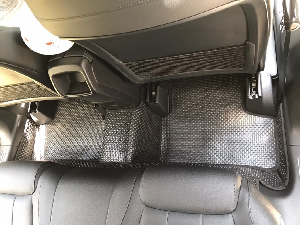 ยางปูพื้นรถยนต์ BENZ GLA W247 ปี2020-27 พรมกระดุมเม็ดเล็ก เข้ารูป ตรงรุ่นรถ เต็มคัน