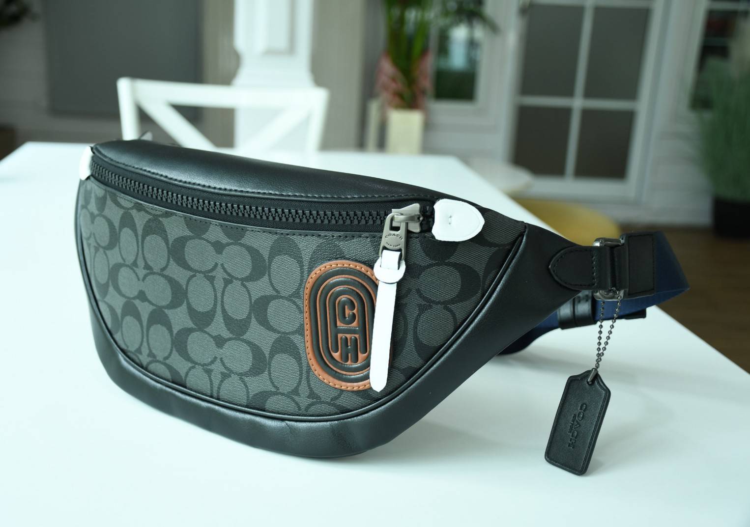 Coach F84711 Warren Mini Belt Bag In Signature Canvas กระเป๋าคาดอก คาดเอว ขนาดกำลังดี ใช้งานง่าย ใช้ได้ทั้งหญิงและชาย