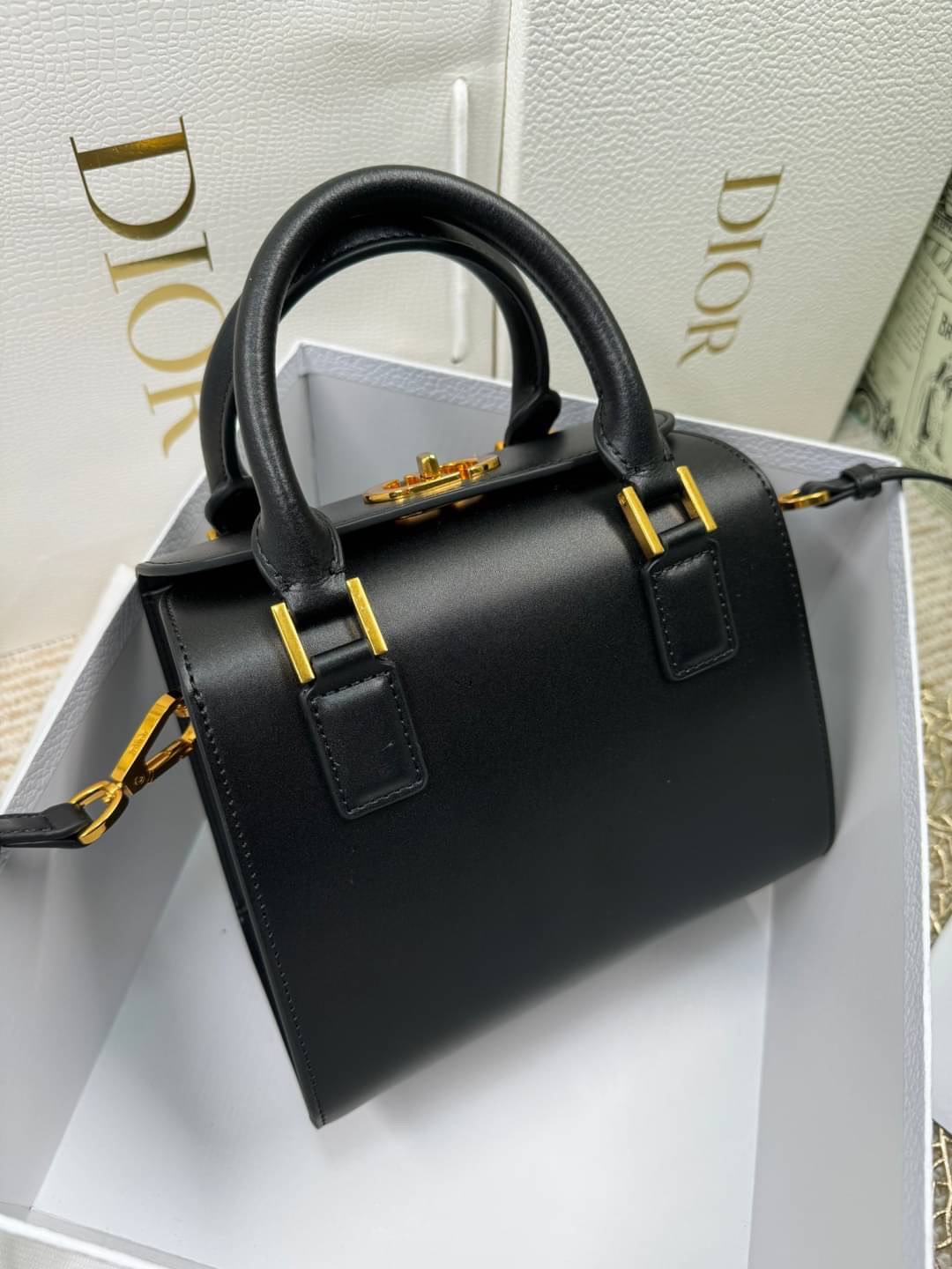 DIOR SMALL BOSTON BAG White Box Calfskin / DIOR Box Bag พร้อมส่ง กระเป๋าสะพายทรงกล่อง New for Winter 2023 คอลผู้ดี สวยหรู ตอบโจทย์และแมทช์ได้กับทุกลุคทุกสไตล์