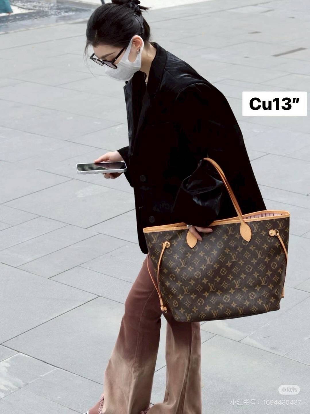 LV Neverfull MM bag กระเป๋าสะพายทรโท้ทใบใหญ่ ขนาดยอดนิยมจุของได้เยอะ มาพร้อมใบลูก สะพายไปเที่ยวต่างจังหวัดคือดีงามมากจ้า หรือจะสะพายไปทำงาน ไปต่างประเทศก็สะดวก ราคาสุดคุ้ม จับจองเป็นเจ้าของได้เลยตอนนี้จัด!!