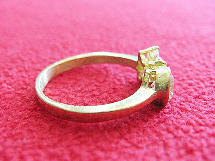 สินค้าหมดค่ะ แหวนเพชรทองเหลือง แบบ1(เพชรกลม1เม็ด-ดอกไม้)ค่ะ