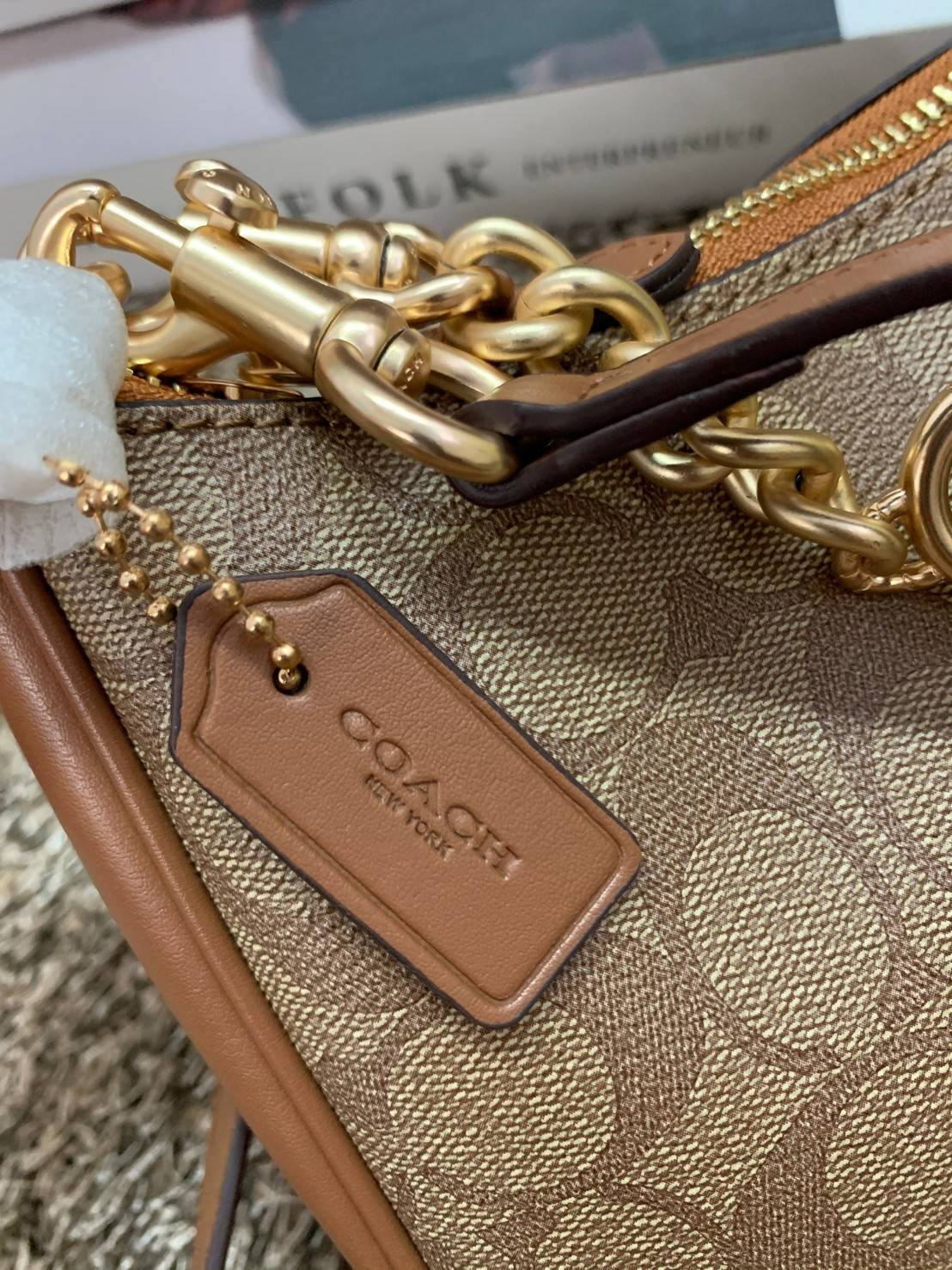 พร้อมส่งครบสี สวยทุกสีเลยค่า😘 ((CA173//CA209//CA548)) COACH TERI SHOULDER BAG 🔹กระเป๋าทรงพอช ในรูปแบบหนังแท้ หนังนิ่มสวยมากค่ะ