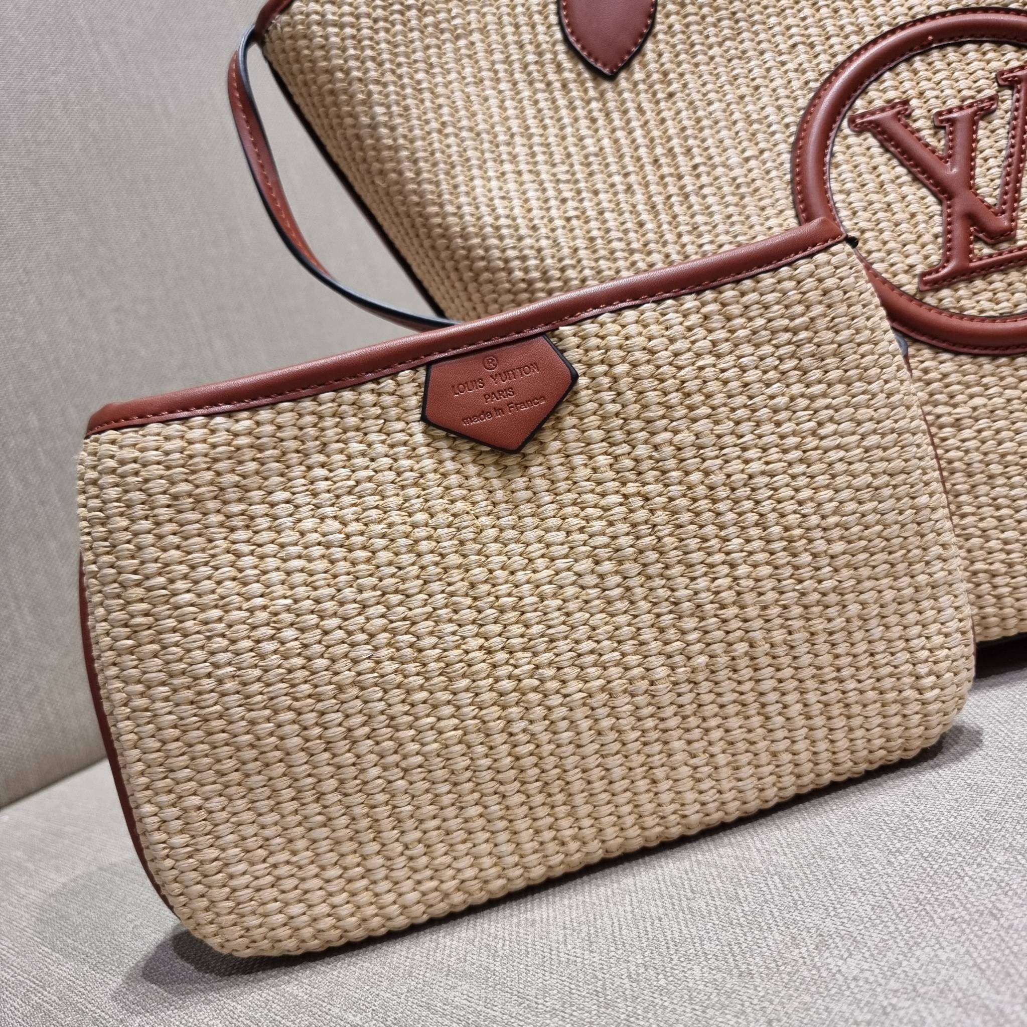 LV SAINT JACQUES LIMITED BAG ไอเท็ม เอ็กซ์คลูซีพจัดมาให้สาวๆโดยเฉพาะ!! กระเป๋าสะพายใบใหญ่รุ่นลิมิเต็ดหายาก ด้วยวัสดุสังเคราห์จากธรรมชาติ สานเต็มใบออกมาเป็นลวดลายสวยงาม และยังโดดเด่นด้วยโลโก้ สีโทนอุ่น ทำให้ไอเท็มนี้ ดูดีน่าค้นหา มาพร้อมใบลูกอีกหนึ่ง ที่สา