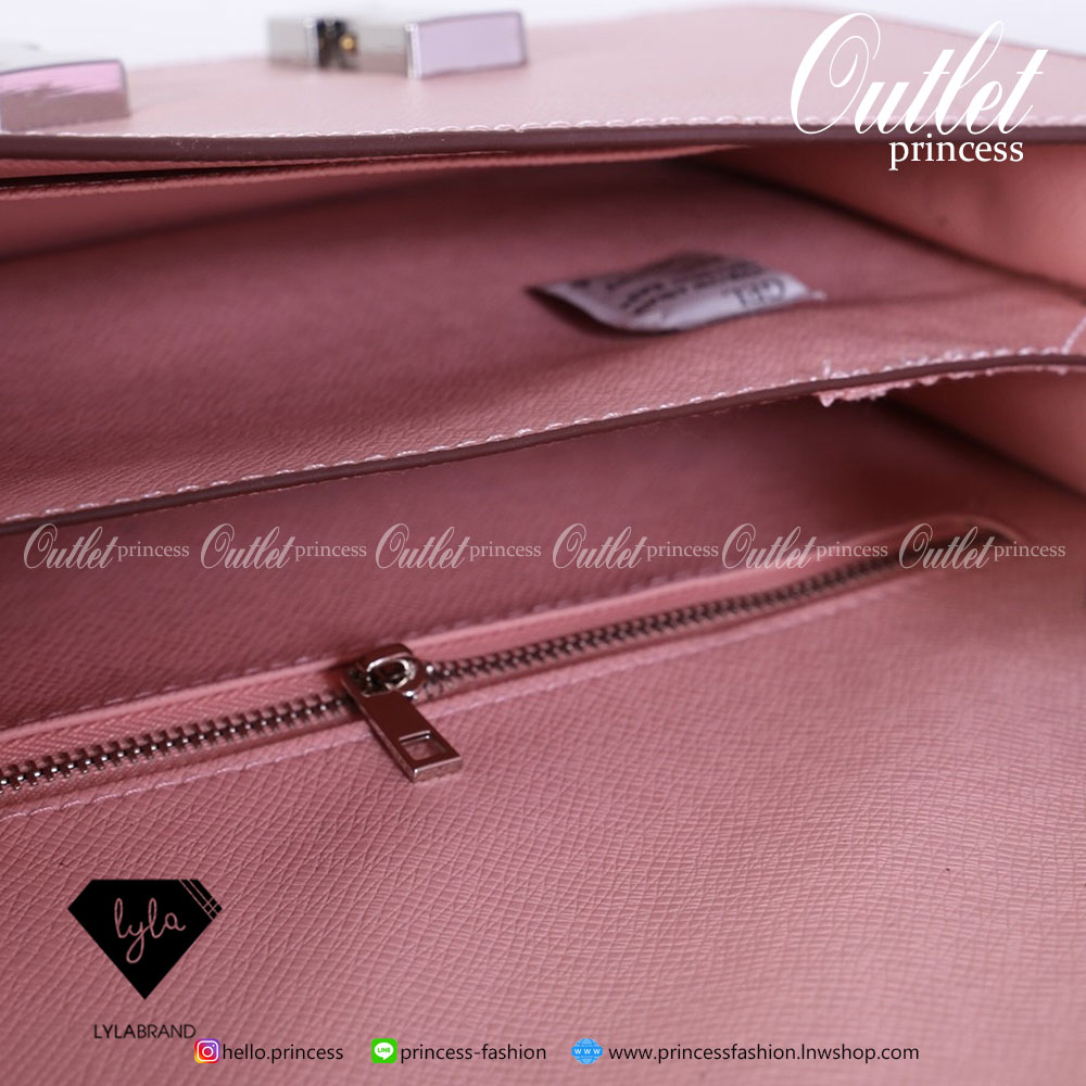 LYLABRAND🔔 Constance Size 23 Cm / Epsom ✨PU top premium นะคะ หนังดีเลอค่าน่าสอยมากกก บอกคำเดียวเลยว่าเด็ดสุด !! เหมือนหนังแท้เบอสุดค่ะคูณผู้หญิง ลูกค้าเก่าน่าจะทราบกันดีอยู่แล้วว่าคุณภาพของร้านนี้ต้องมาเป็นอันดับหนึ่งเท่านั้น อิอิ มีสายยาวส