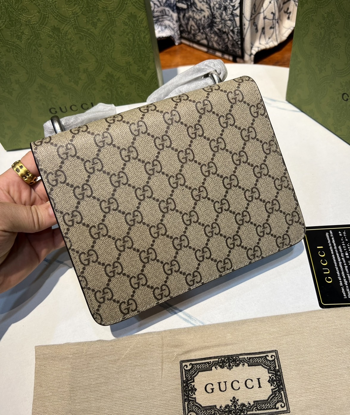 20CM / 7.5" หนังแท้ GUCCI Dionysus GG Supreme mini bag ฮอตไอเท็ม รุ่นนี้ขายดีขายหมด สวยหรู คุณหนู ผู้ดีมาก!! นานๆ มาจะมาน้าา รุ่นหายากค่ะ กระเป๋าสะพายข้าง ดีไซน์อยู่ทรง ขนาดกำลังสะดวกใช้สำหรับสาว วัสดุหนังแท้เต็มใบ ภายในแบ่งสัดส่วนได้เป็นอย่างดี งานจ