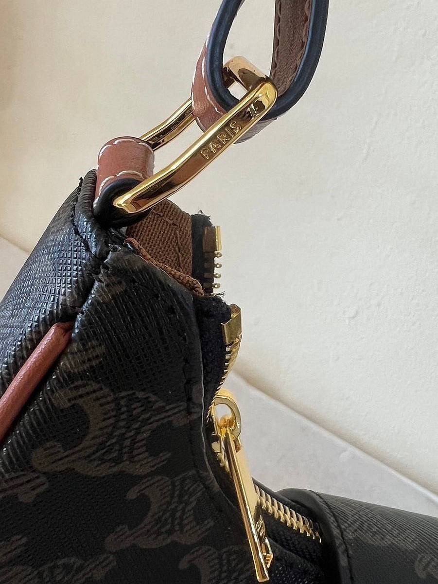 CELINE AVA TRIOMPHE SOFT BAG IN TRIOMPHE CANVAS AND CALFSKIN / CELINE SHOULDER BAG วัสดุ TRIOMPHE CANVAS รุ่นใหม่ล่าสุดดีไซน์สวยหรู หนังสวยอยู่ทรง ภายในโล่งกว้าง