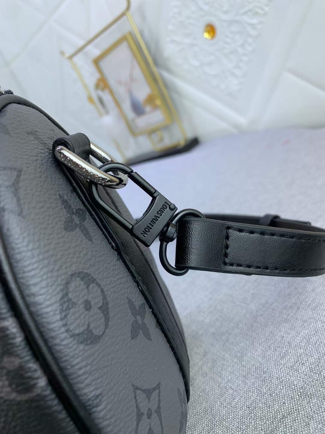 LV Keepall Bandouliere 25 Monogram Eclipse Canvas กระเป๋าสะพายใบเล็กสีดำคลาสสิก เกรดออริ 1:1 ใช้งานต่างประเทศได้
