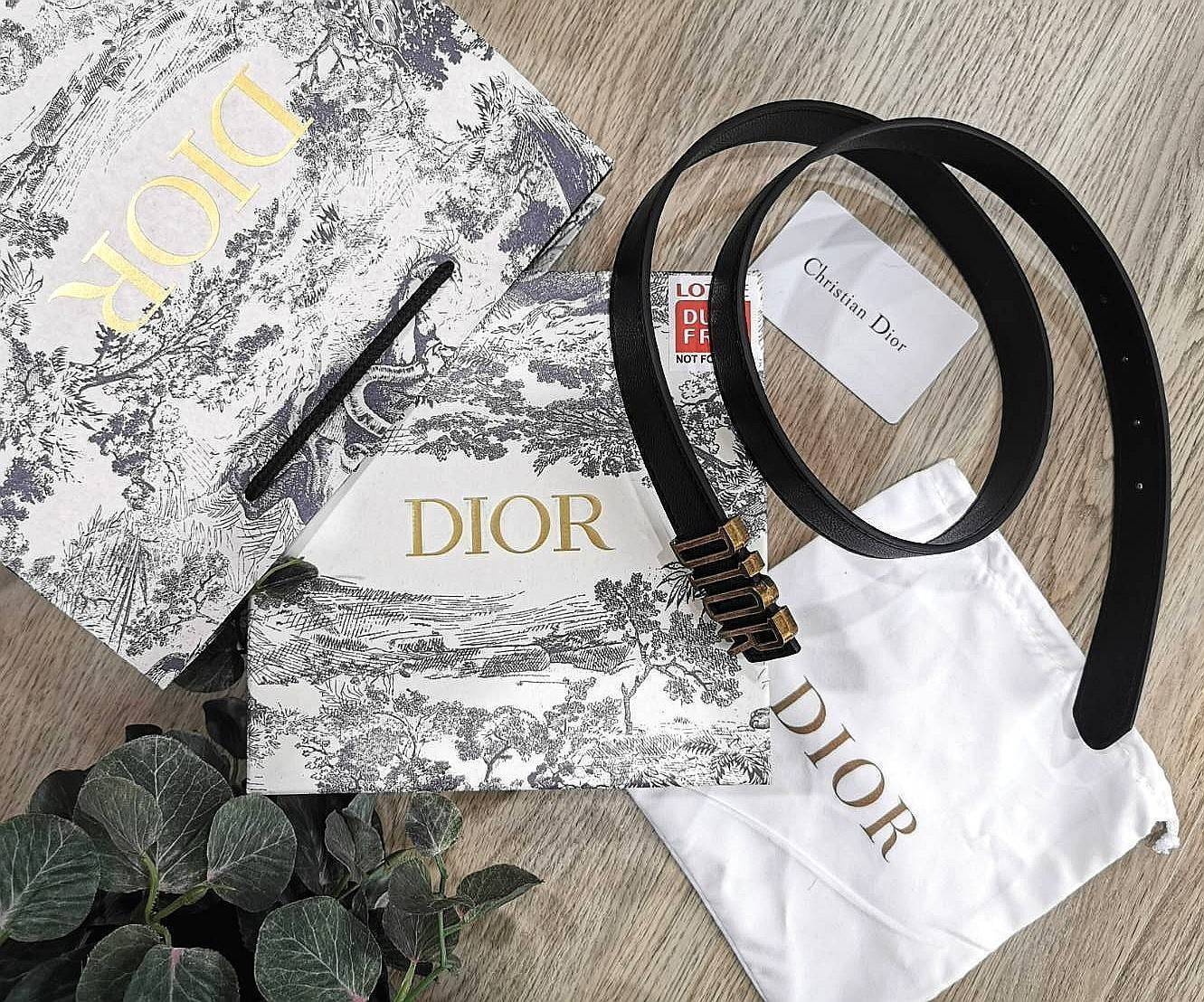 "Dior" Belts 3D Logo VIP Gift With Purchase GWP พรีเมี่ยมกิ๊ฟ Limited จาก Christian Dior Perfume Dutyfree Counter ดีไซน์สุดคลาสสิคหัวเข็มขัด Vintage วัสดุ 3D Gold Metal สายหนังแท้สีดำปรับระดับได้ Black & Gold เข้าได้กับทุกลุ๊คทุกสไตล์การเเต่งตัว