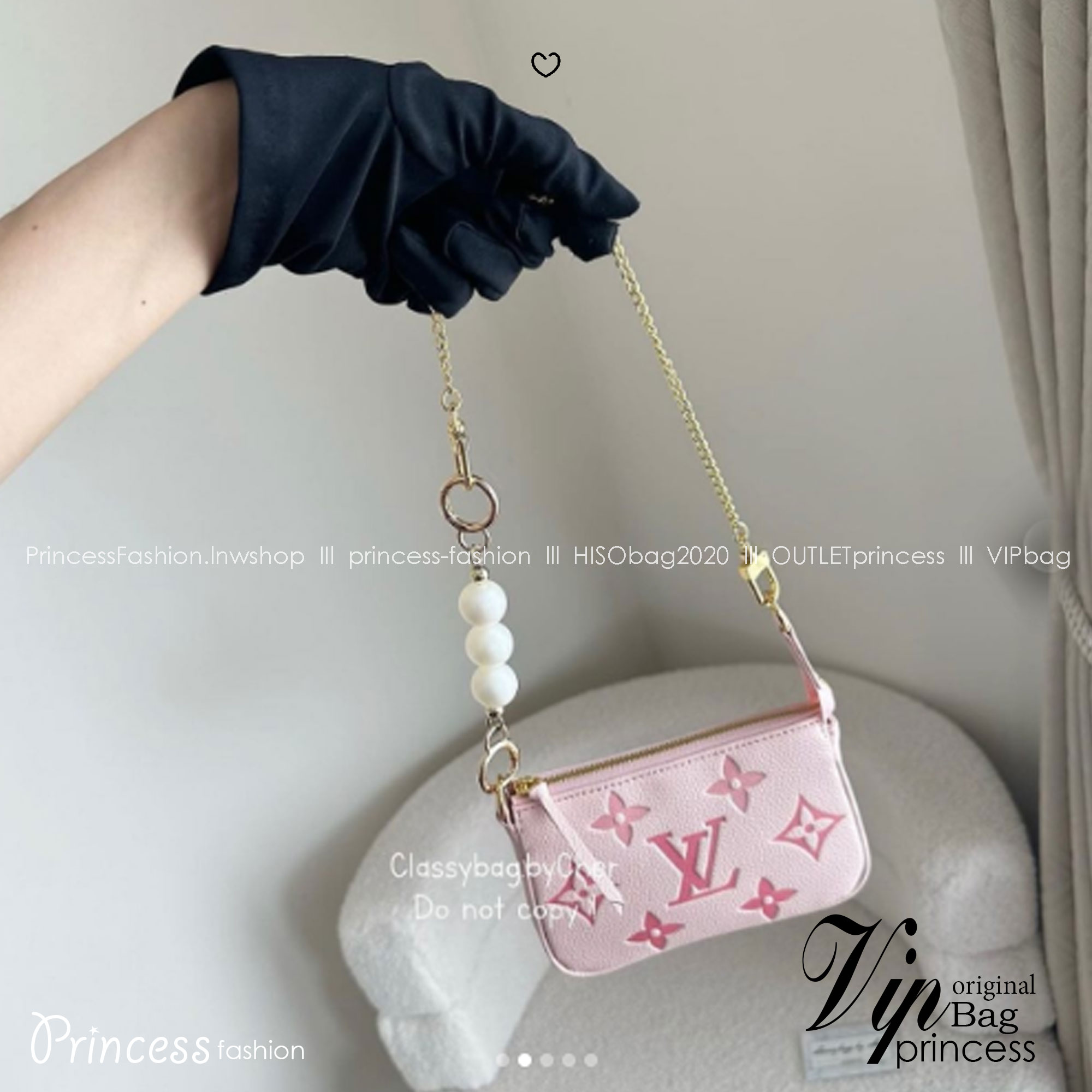 LV Mini Pochette Accessoires กระเป๋าทรงพอชไซส์มินิน่ารัก สวยงามน่าหลงใหล มาพร้อมสายโซ่ประดับมุกและหัวใจ สุดคุ้มปรับใช้ได้ตามต้องการ ถือออกงานดูแพง แมชชุดน่ารัก ได้ใบนี้ไปคุ้มแน่นอนค่ะ