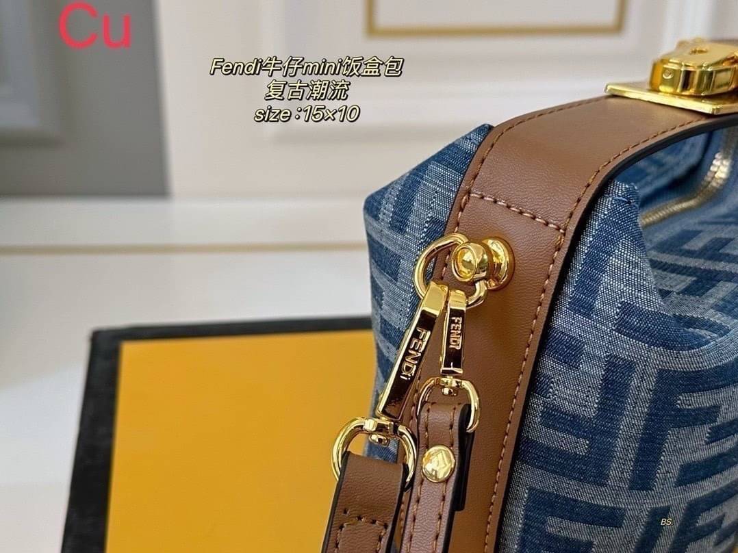 Fendi Tobacco Monogram FF Logo Zucca Buckle Belt Boston Mini Bag Canvas Denim กระเป๋าสะพายไซส์มินิน่ารัก รุ่นแคนวาสเดนิม เปิดปิดด้วยตัวล็อคปั้มลายแบรนด์ ห้ามพลาดเลยค่ะใบนี้แนะนำสุดๆ
