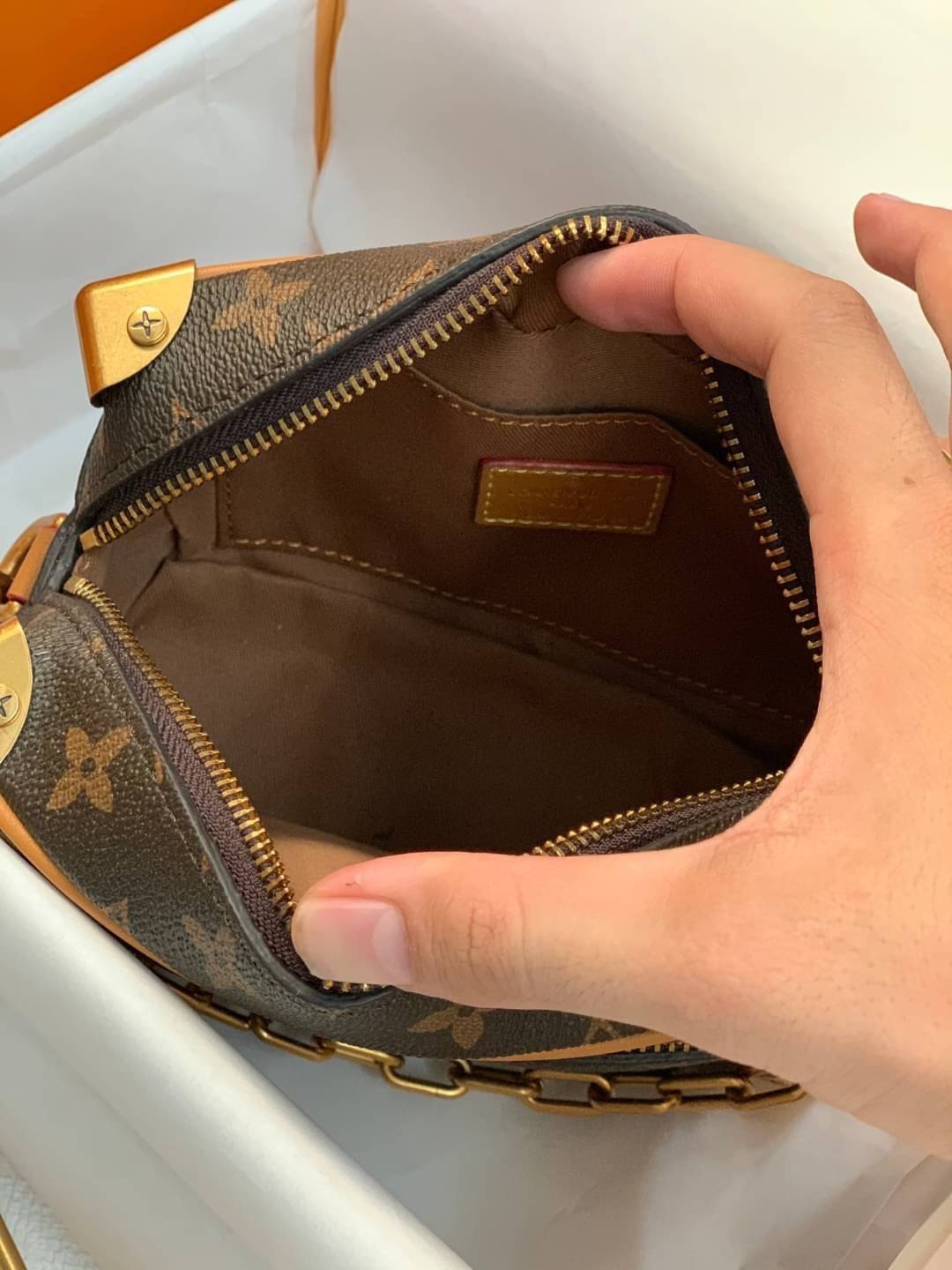 พรีเมี่ยมกิ๊ฟแท้ 100% 】หนังแท้ ไซส์มินิ สวย เท่ห์ รุ่นหายากมาก LOUIS VUITTON Mini Soft Trunk in Monogram Legacy Brown in Coated Canvas/Leather with Aged Gold-tone