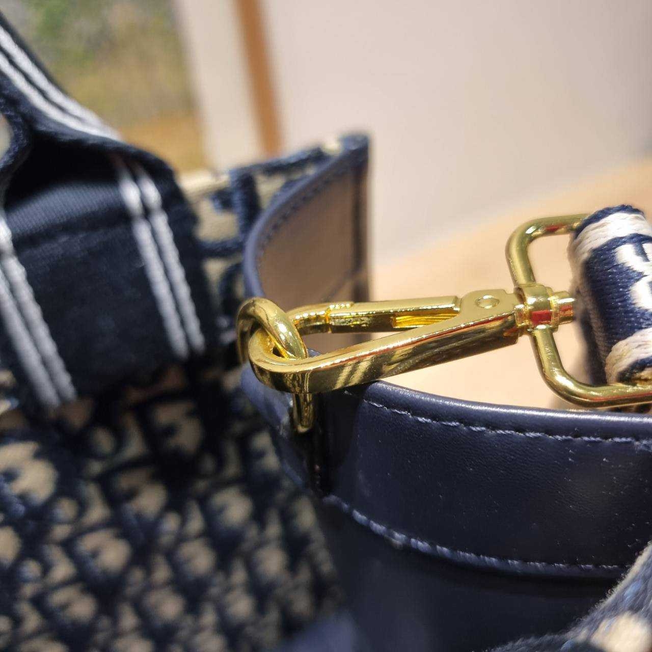 Dior small book tote bag กระเป๋าทรงโท้ทสุดฮิต ไซส์เล็ก ดีไซน์ใหม่ล่าสุด ที่มีทั้งความละมุนและหรูหรา เกรดออริ 1:1 ใช้งานต่างประเทศได้