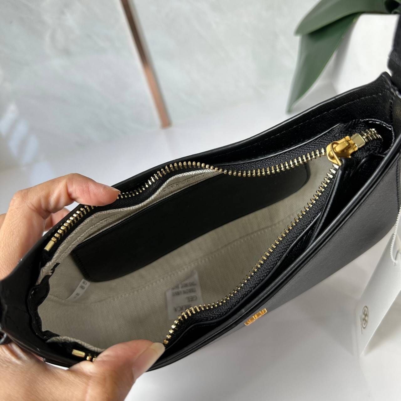 TORY BURCH EMERSON ZIP SHOULDER BAG 137416 / TORY BAG พร้อมส่ง 3 สี กระเป๋าสะพายไหล่ / คล้องแขน หนังซาเฟียโน่ ทนทาน