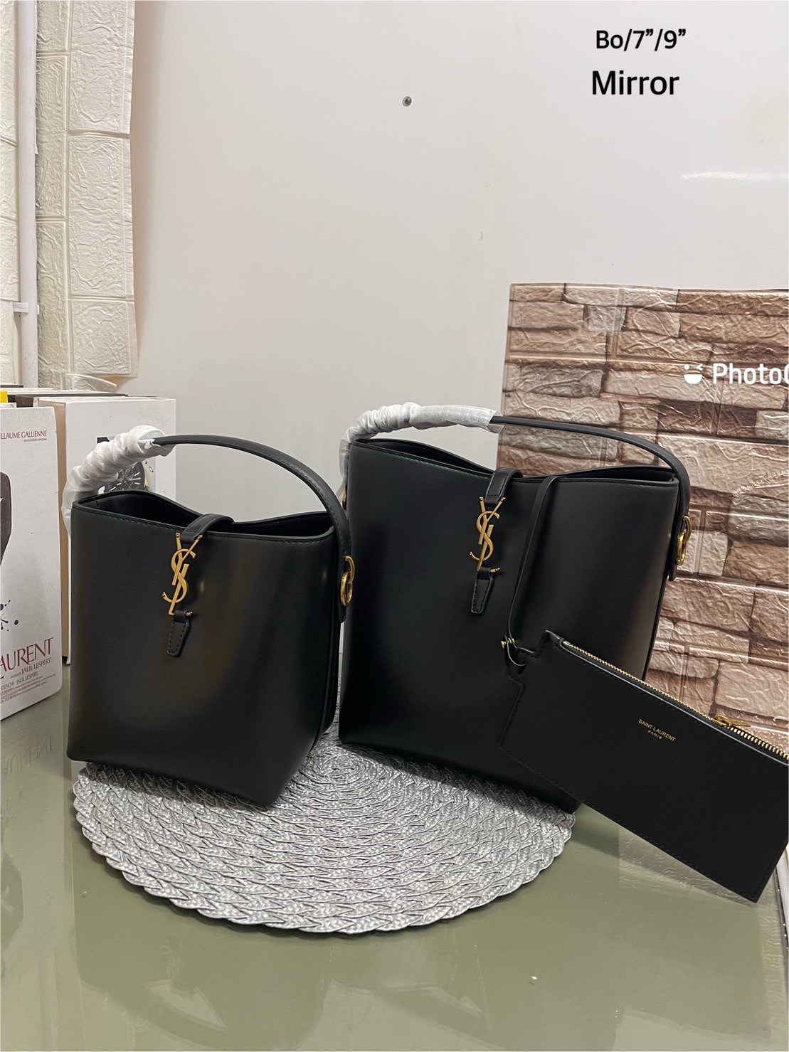 YSL Le 5 À 7 YSL Leather Hobo Bag / YSL Bucket Bag รุ่นยอดฮิต ที่ใครๆก็ต้องมีครอบครอง กับกระเป๋าสะพายทรงโฮโบ ดีไซน์สุดคลาสสิค งานหนังเต็มใบ สายสะพายในตัว ราคาแสนดีแนะนำของมันต้องมีจริงๆ