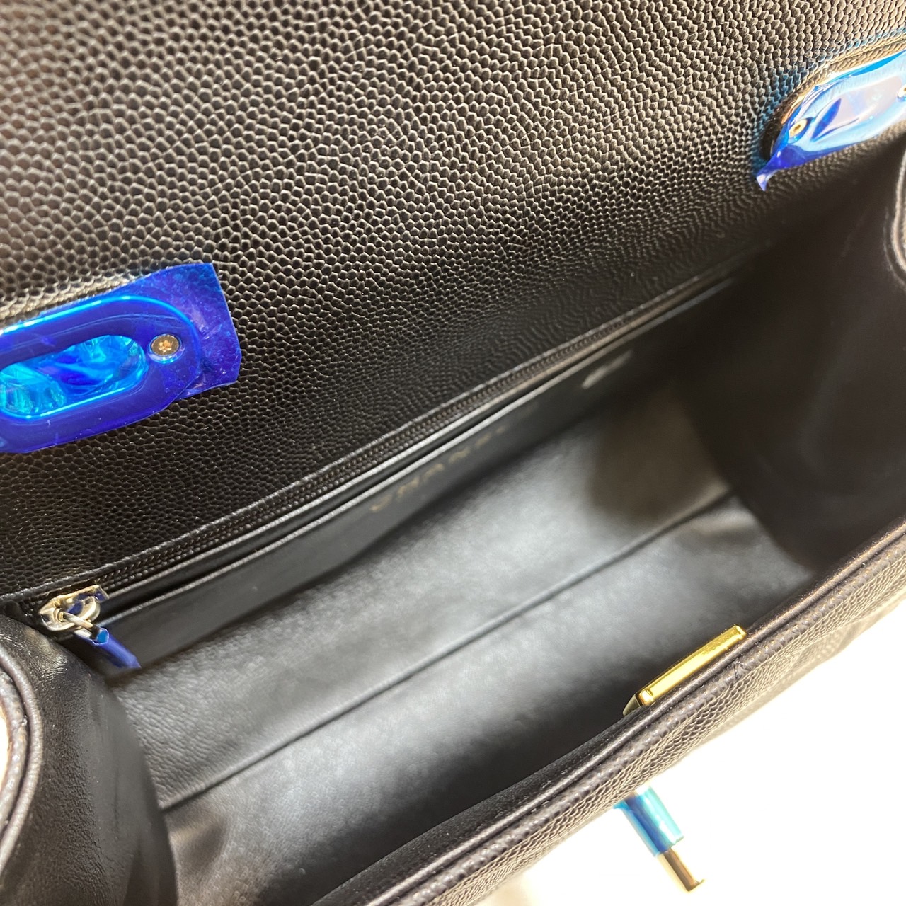 CHANEL 23S Classic Top Handle Flap Bag / Chanel Flap Bag With Top Handle กระเป๋าสะพายคลาสสิก สวยหรูตามเอกลักษณ์แบรนด์