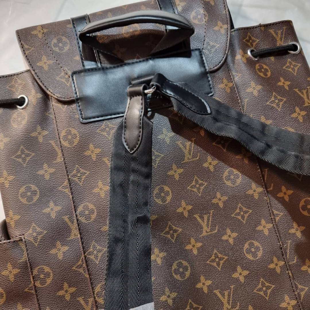 LV Christopher PM Monogram Eclipse Reverse เป้สะพายหลังใบใหญ่ LV MONOGRAM BACKPACK ที่หนุ่มๆตามหากันมากที่สุด LONG WEEKEND กระเป๋าใบใหญ่ต้องมี!! รุ่นสุดฮอต!! ด้วยรูปทรงที่คลาสสิค สไตล์เอกลักษณ์ วัสดุหนังแคนวาส ทนทาน