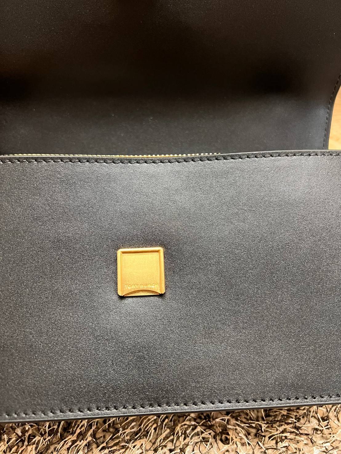 TORY BURCH ELEANOR CONVERTIBLE SHOULDER BAG ((89644)) รุ่นใหม่ สวยตามคนดังเซเลบกันเลยค่า! พร้อมส่ง ห้ามพลาดก่อนหมด ต้องมีติดตัวสักใบค่า กระเป๋าหิ้ว//คล้องไหล่ หรือสะพายข้างได้ หนังแท้เรียบ ผิวลื่น หรูมากๆสำหรับรุ่นนี้ เปิด-ปิดกระเป๋าแบบแม่เหล็กโลโก้แบรนด์