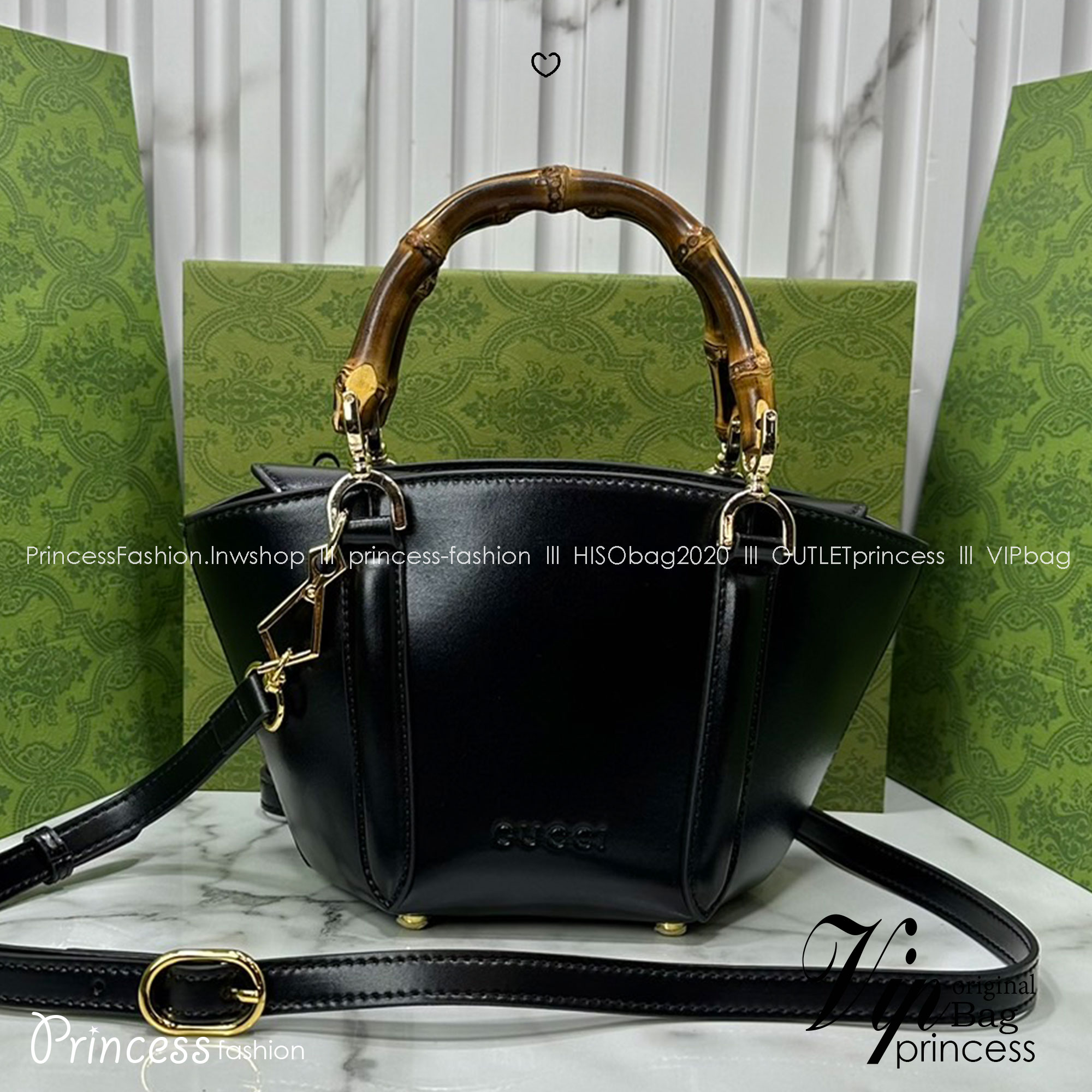 GUCCI Mini bamboo top handle tote bag กระเป๋าสะพายทรงตะกร้า หูจับลายไม้ไผ่ตัดสีได้อย่างลงตัว ถือแล้วดูขับผิวสวยงาม งานหนังแท้หนังเงาดูแพง ให้ความรู้สึกถึงงานฝีมือที่โดดเด่น ด้วยฐานทรงหกเหลี่ยม พร้อมส่งที่นี่ก่อนใคร รีบจับจองเลยน้า