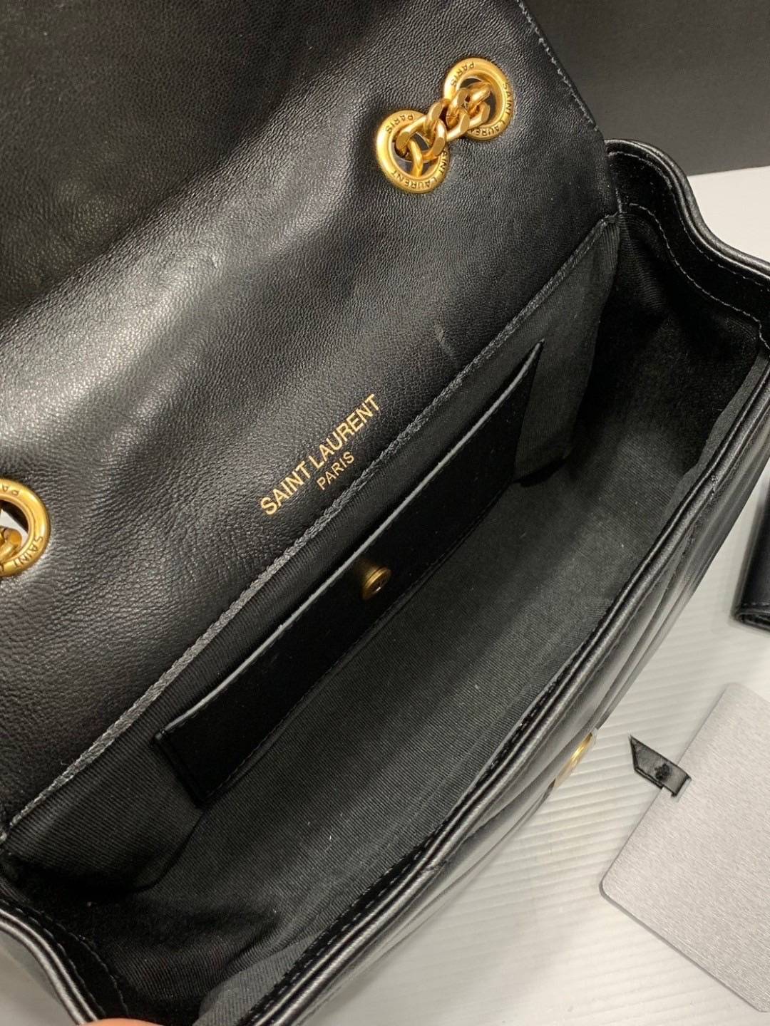 ORI | หนังแท้ 25cm YSL loulou small in matelassé กระเป๋าสะพายทรงสวยคลาสสิค มาพร้อมใบเล็กใส่การ์ด งานหนังแท้สมผัสนุ่มมือตะเข็บเย็บลายเชฟรอนสวยเป็นเอกลัษณ์