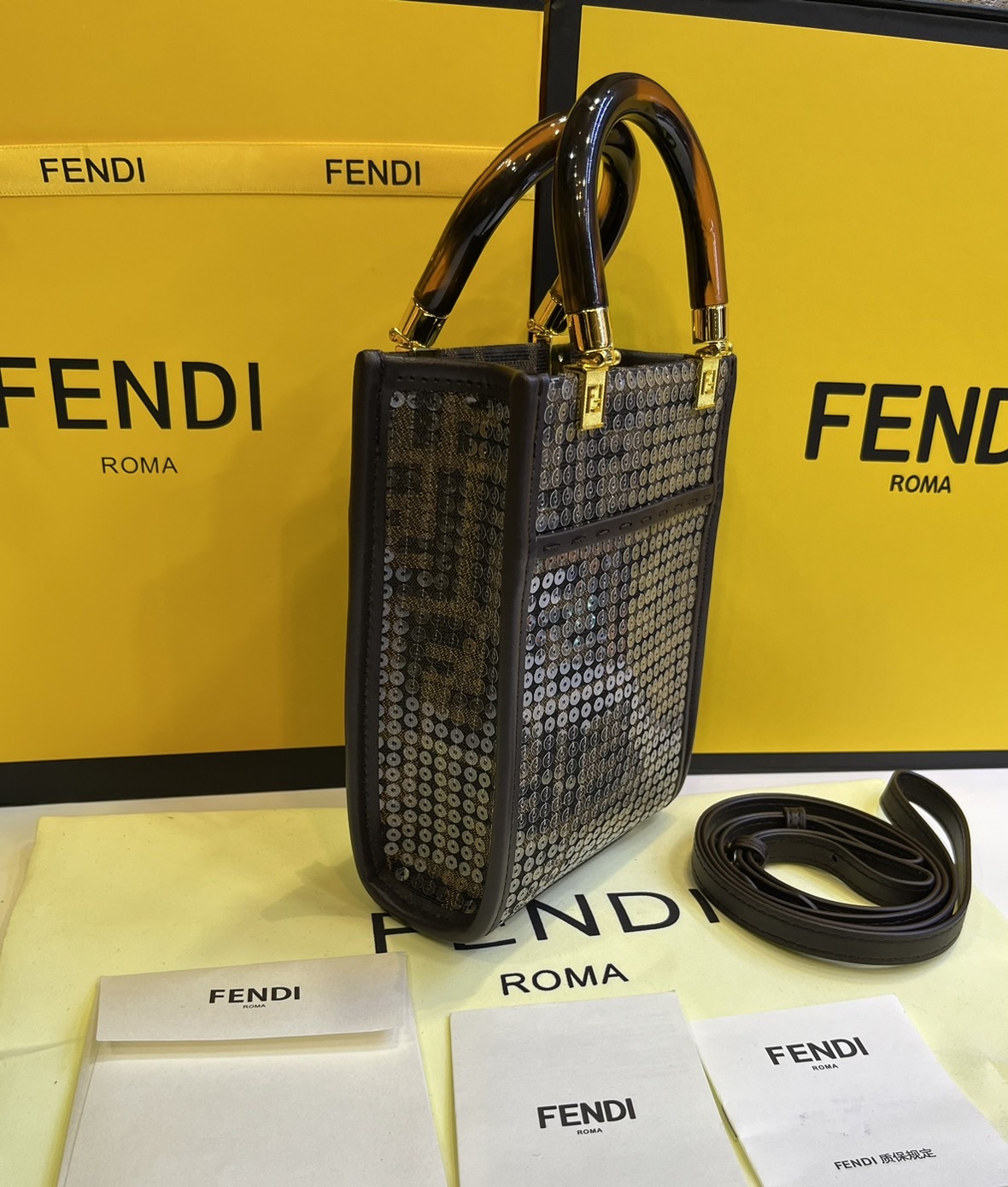 FENDI Mini Sunshine Shopper jacquard FF motif with shiny transparent sequins / Fendi Tote bag พร้อมส่ง กระเป๋าสะพายทรงมินิโท้ท ปักเลื่อมแวววาว รุ่นใหม่ สวยหรู **สินค้าเกรดออริจินอล 1:1 สลับแท้